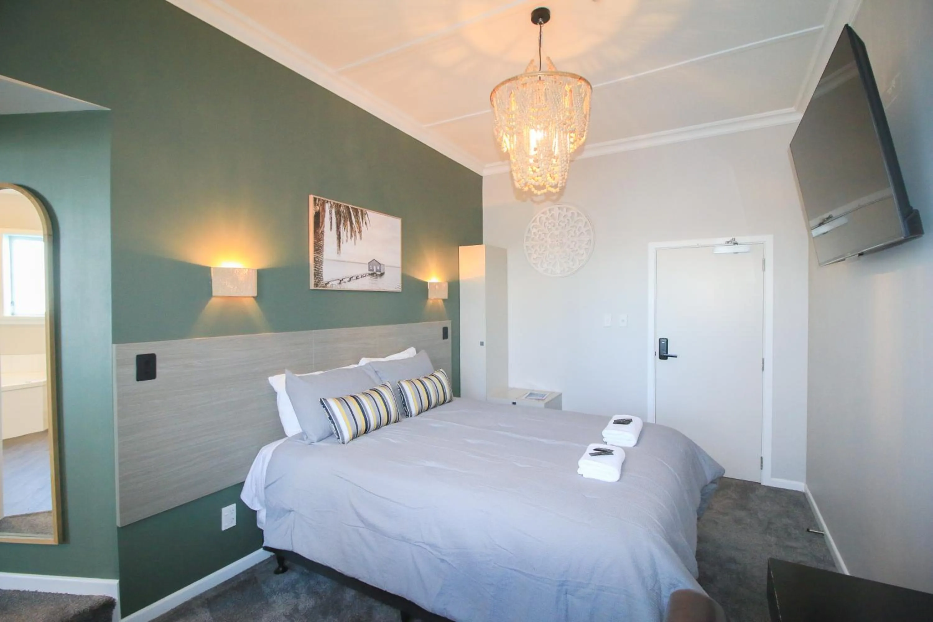 Bed in Whitehouse Hotel