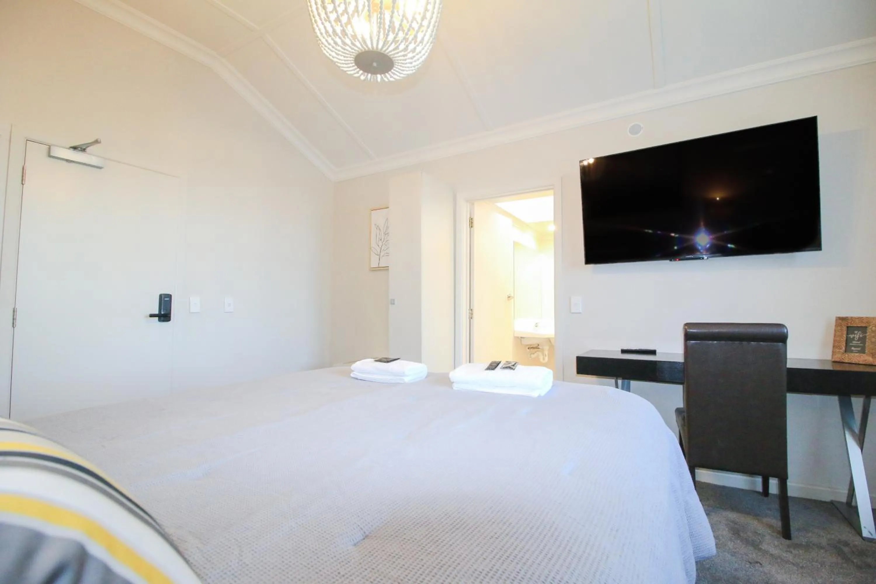 Bed in Whitehouse Hotel