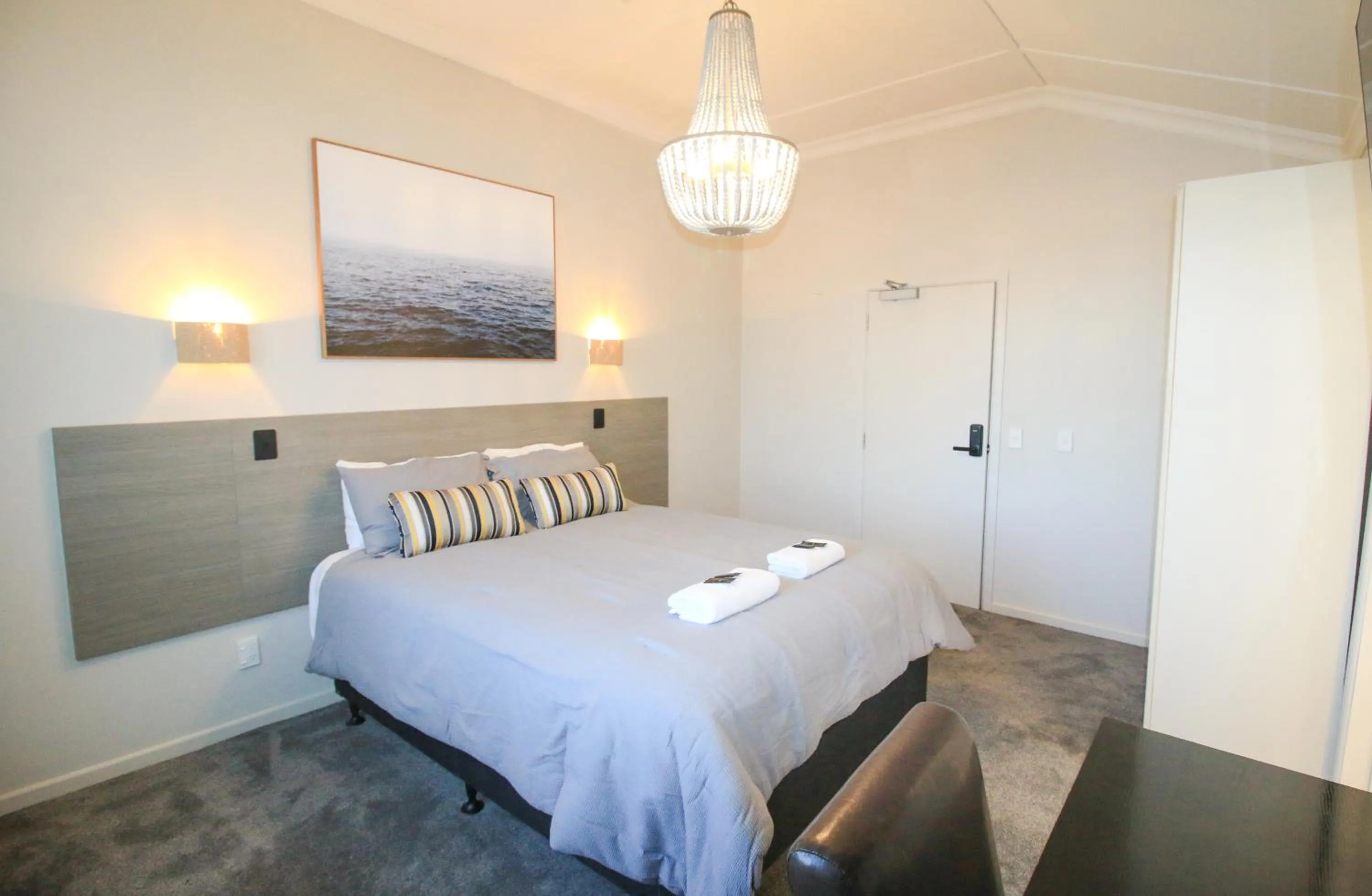 Bed in Whitehouse Hotel