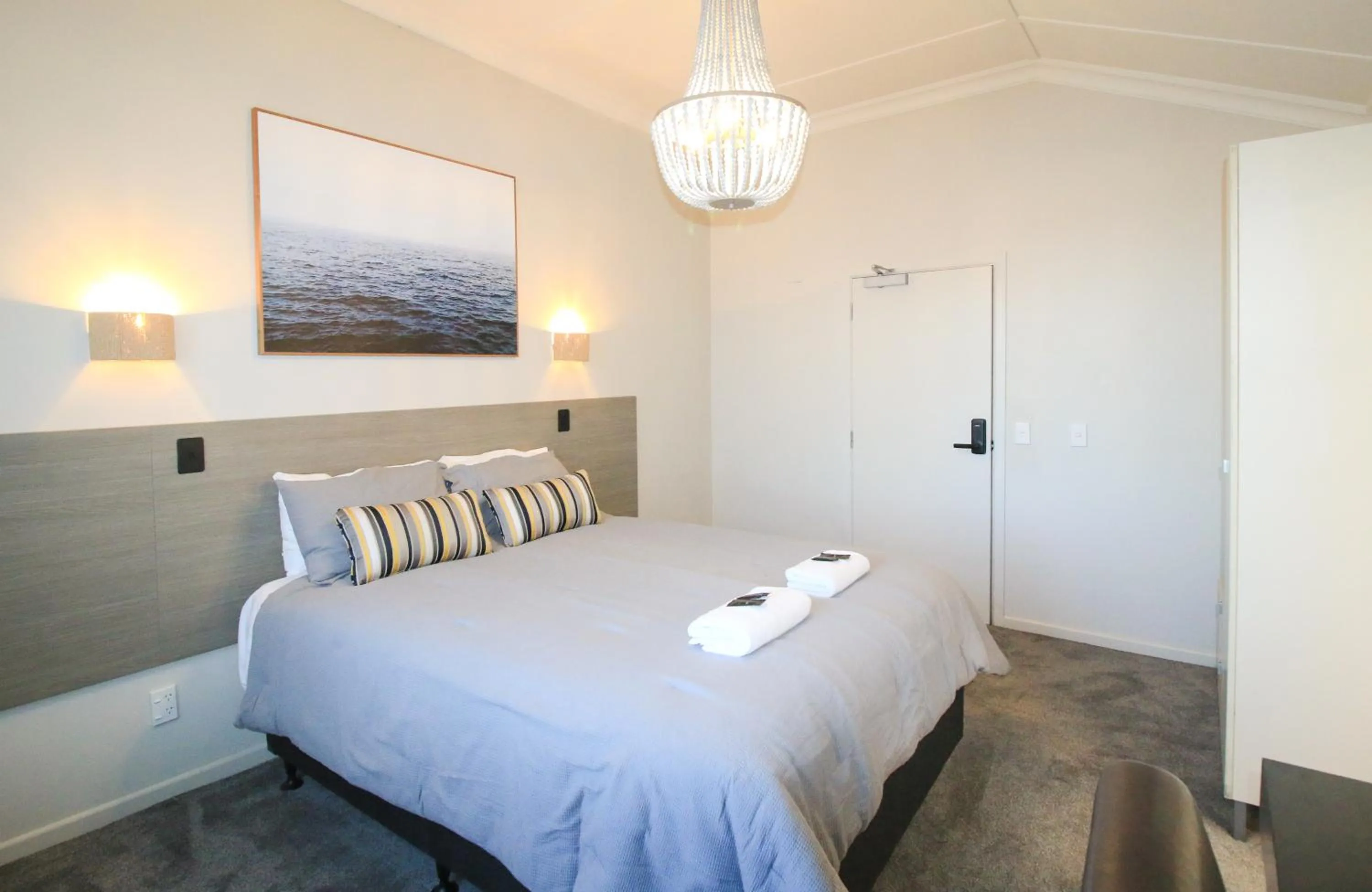 Bed in Whitehouse Hotel