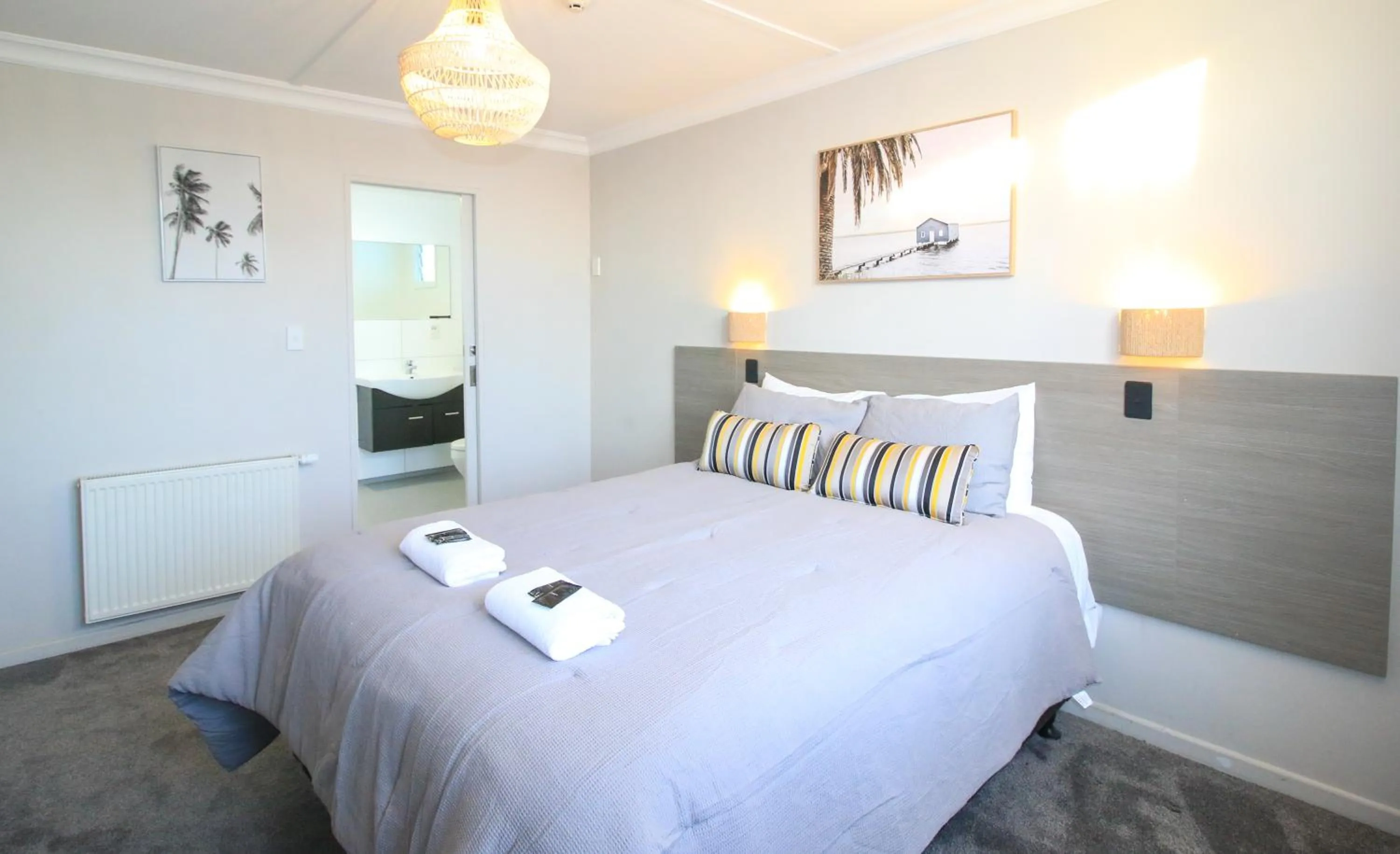 Bed in Whitehouse Hotel