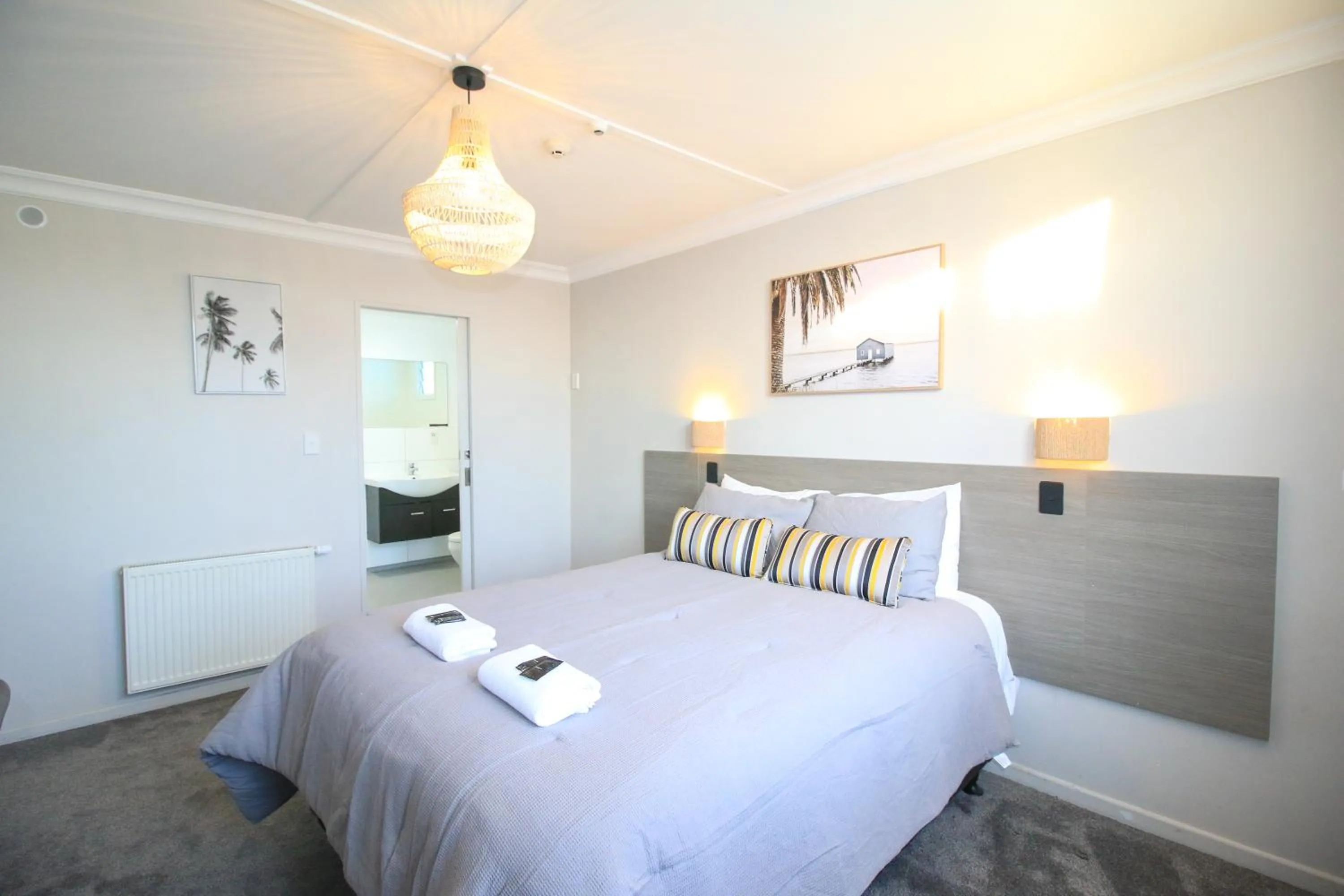 Bed in Whitehouse Hotel