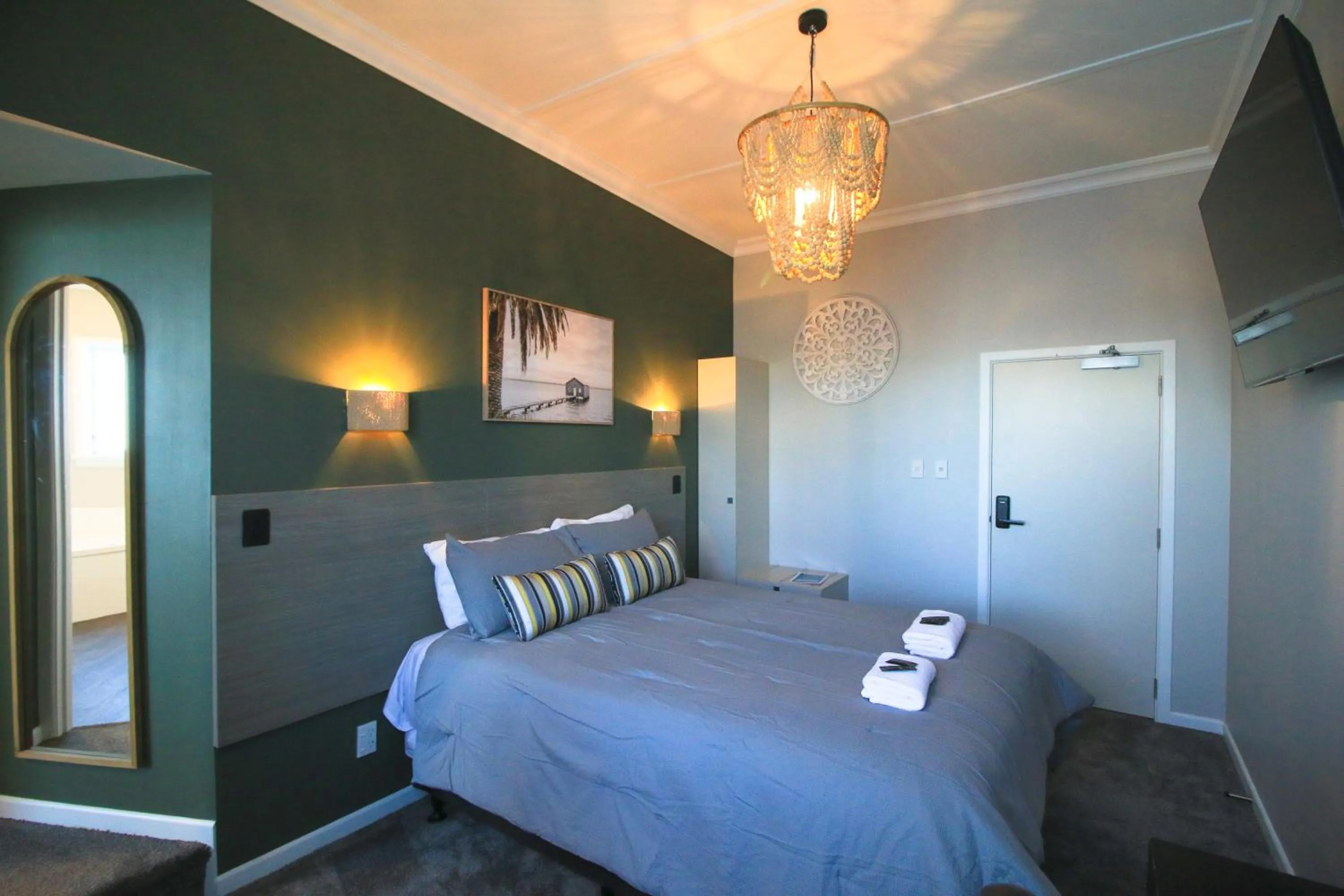 Bed in Whitehouse Hotel