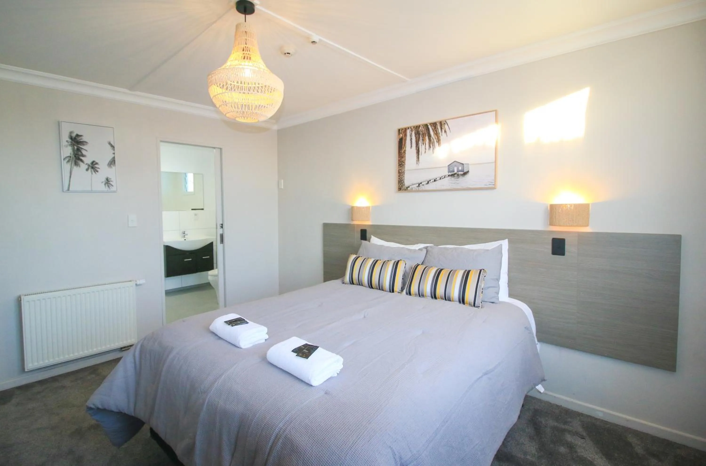 Bed in Whitehouse Hotel
