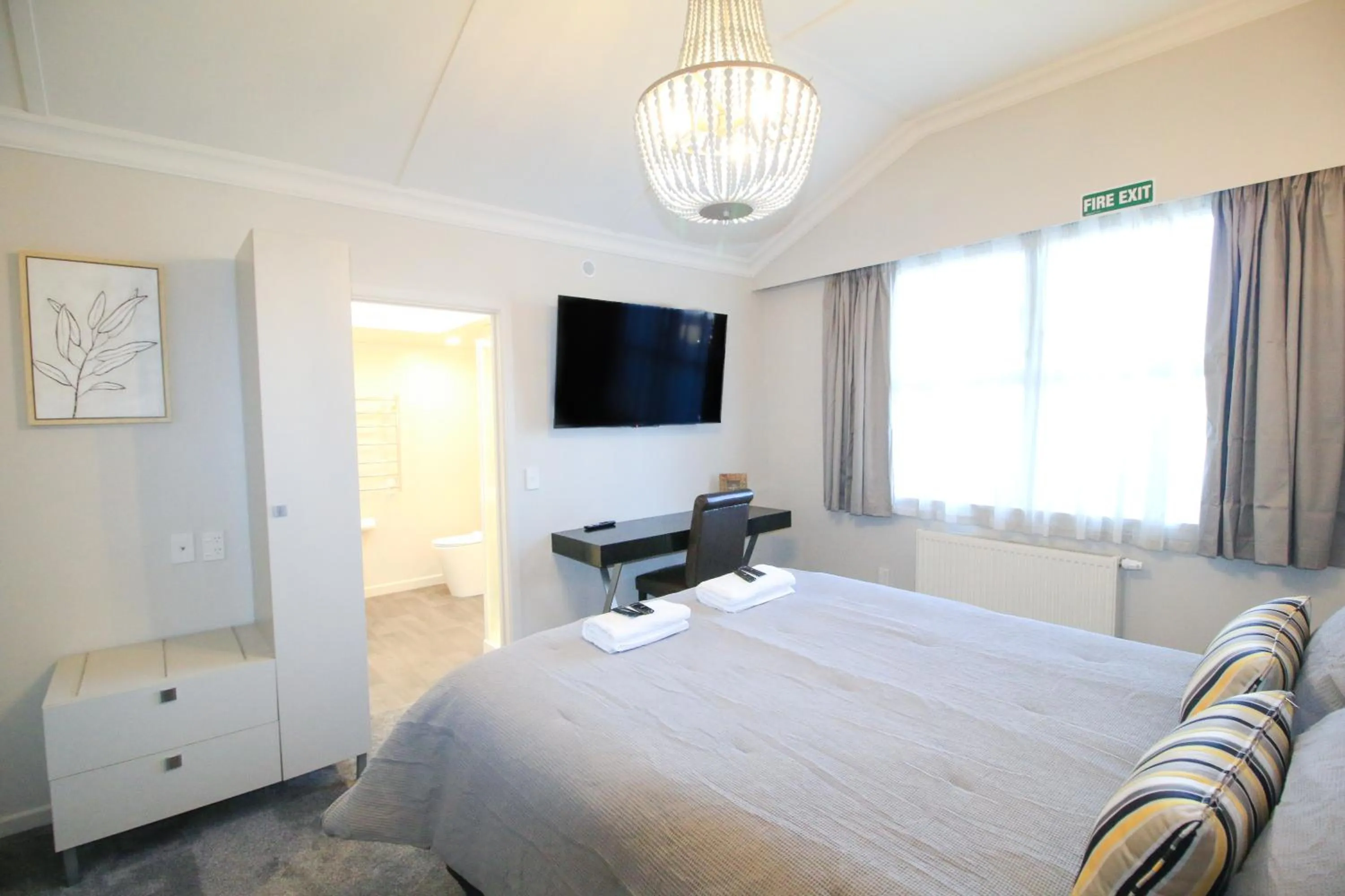 Bed in Whitehouse Hotel