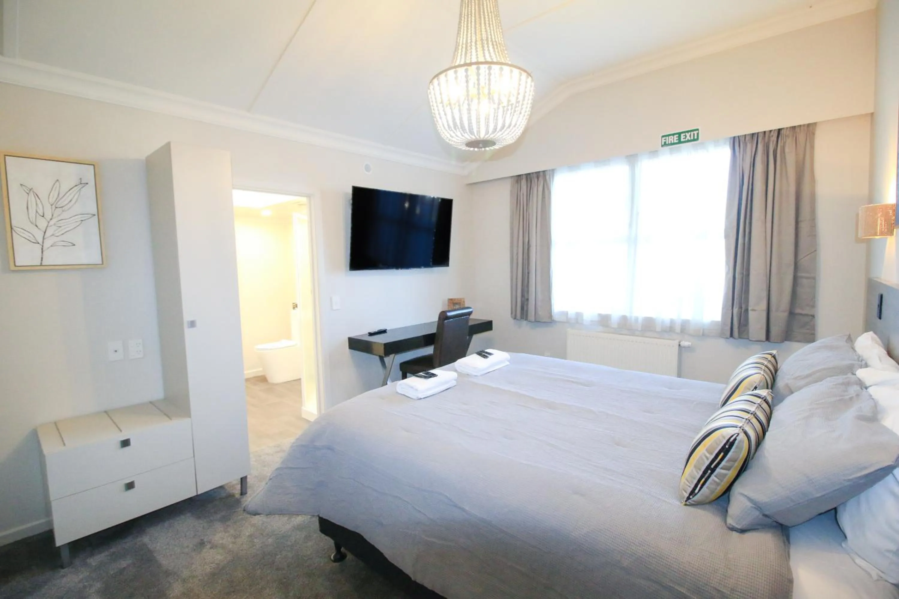 Bed in Whitehouse Hotel