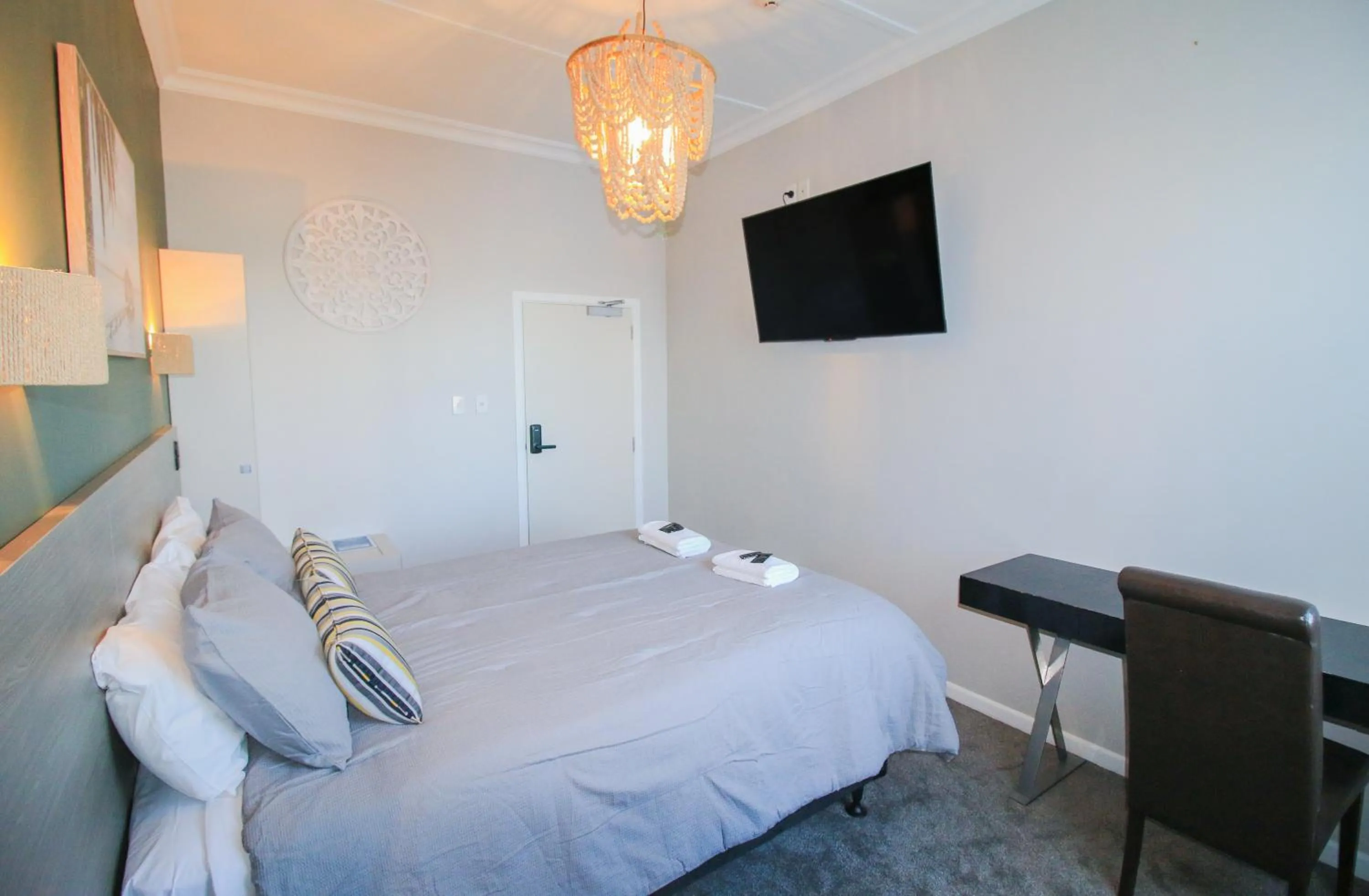 Bed in Whitehouse Hotel