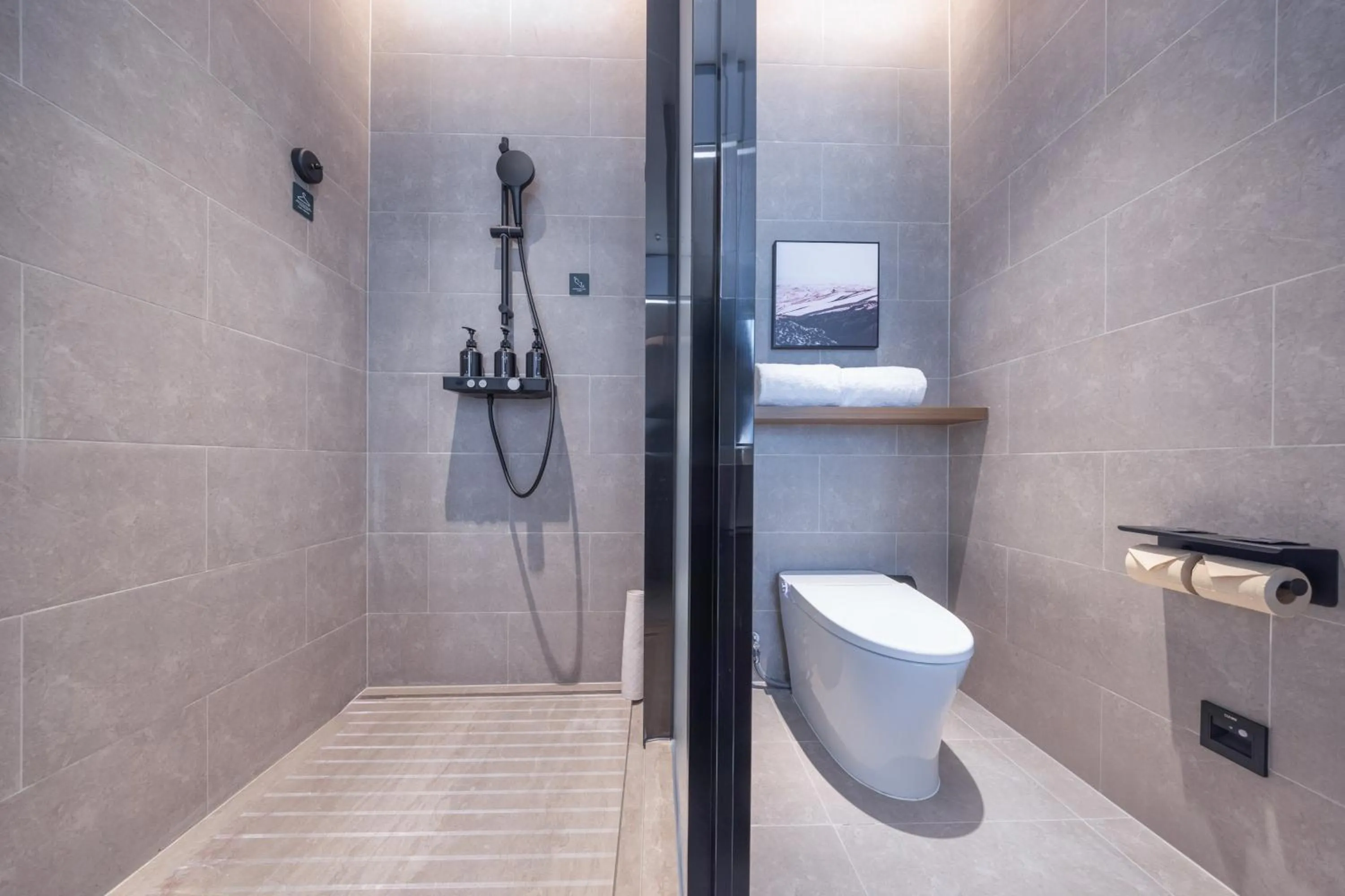 Shower in Atour Hotel Dongguan Xiping Xindi Center