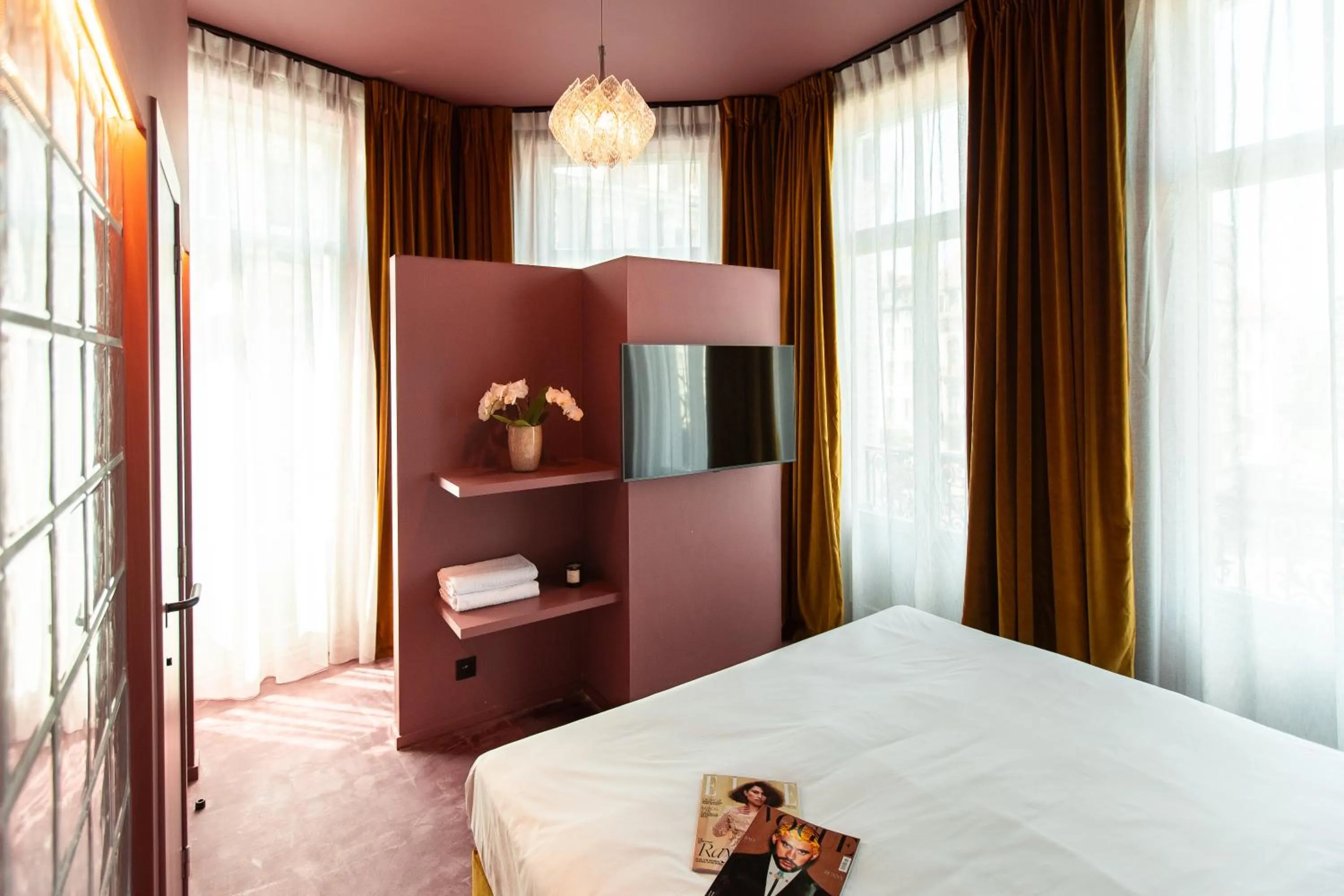 TV and multimedia, Bed in The Mila Hotel