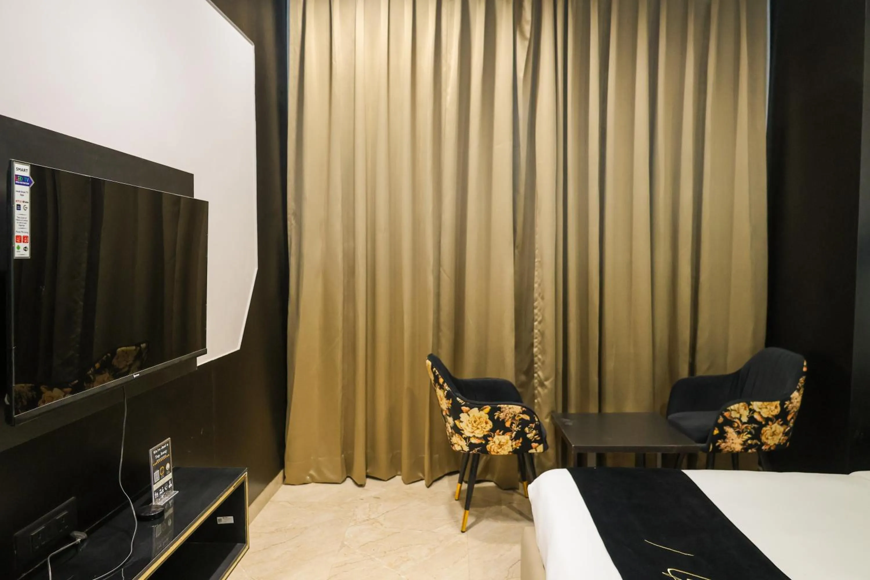 Bedroom, Bed in Aquila Grand Suites - Noida Sector 136