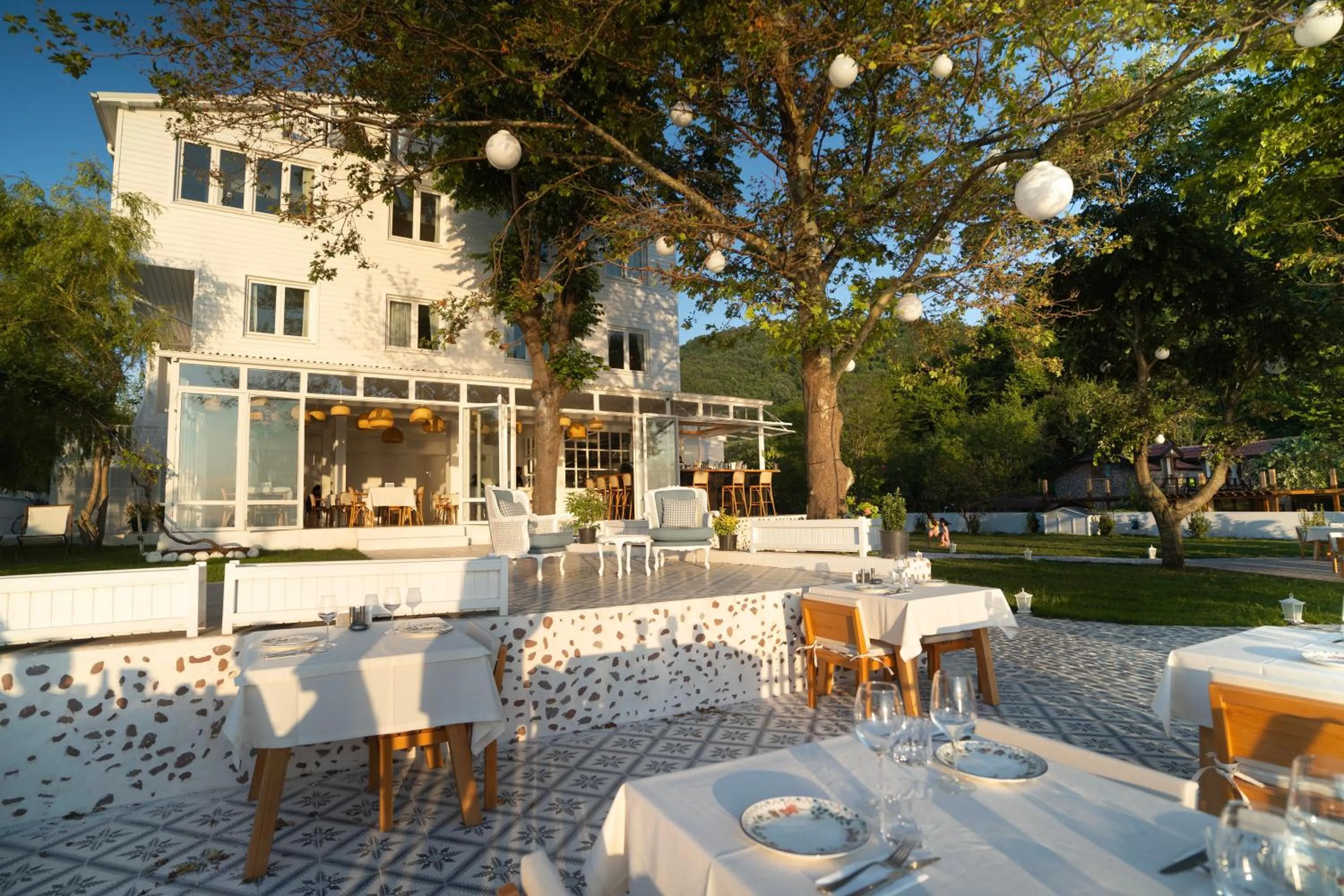 Restaurant/places to eat in Sadef Akkonak