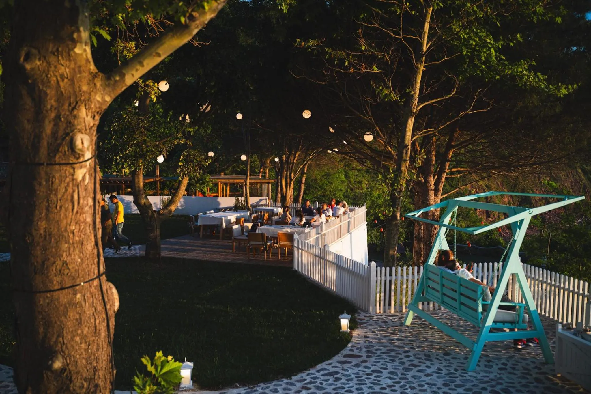 Restaurant/places to eat in Sadef Akkonak