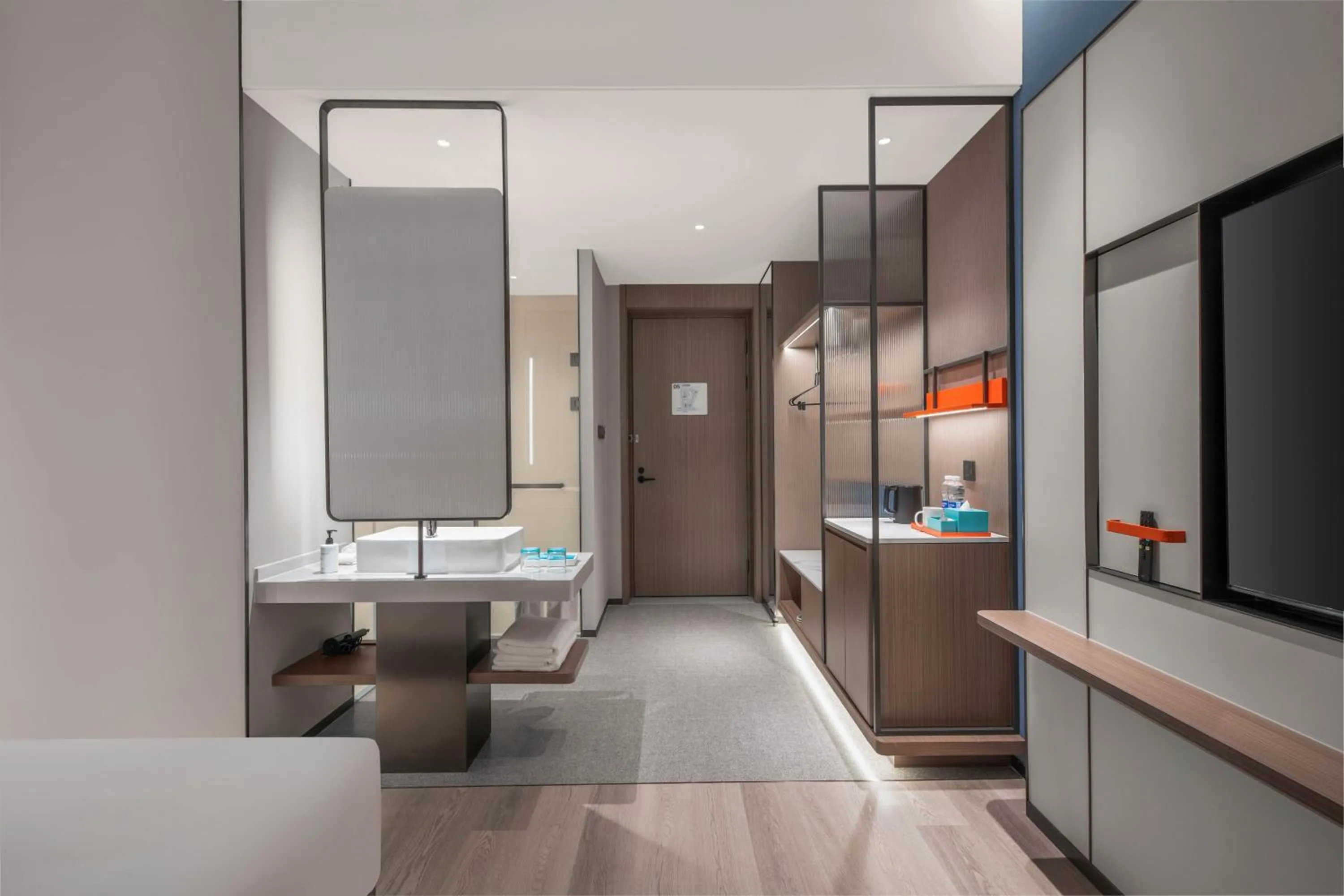 Photo of the whole room, Bed in Holiday Inn Express Hai'an Railway Station by IHG