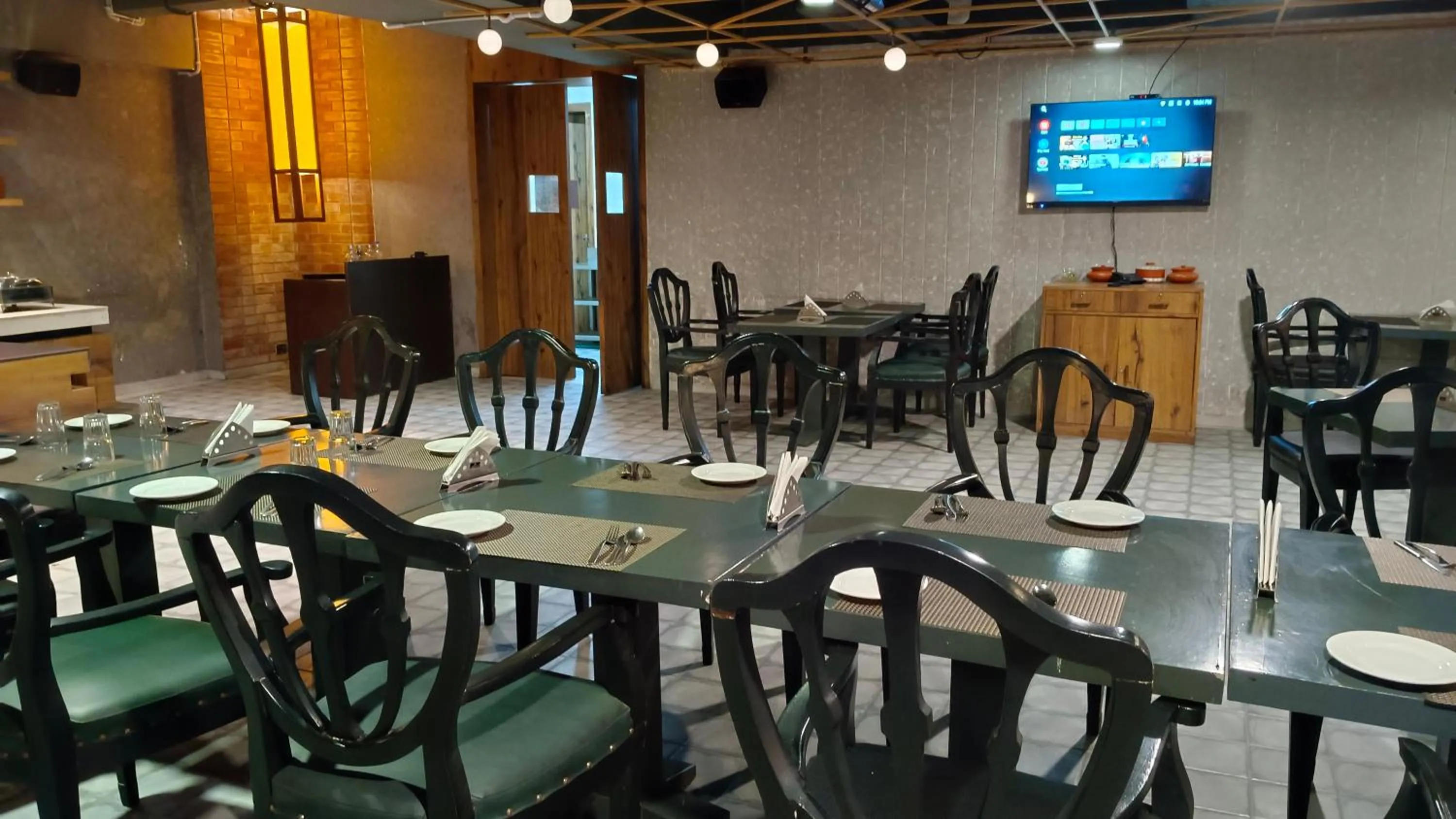Restaurant/places to eat in Regenta Inn Downton Raipur