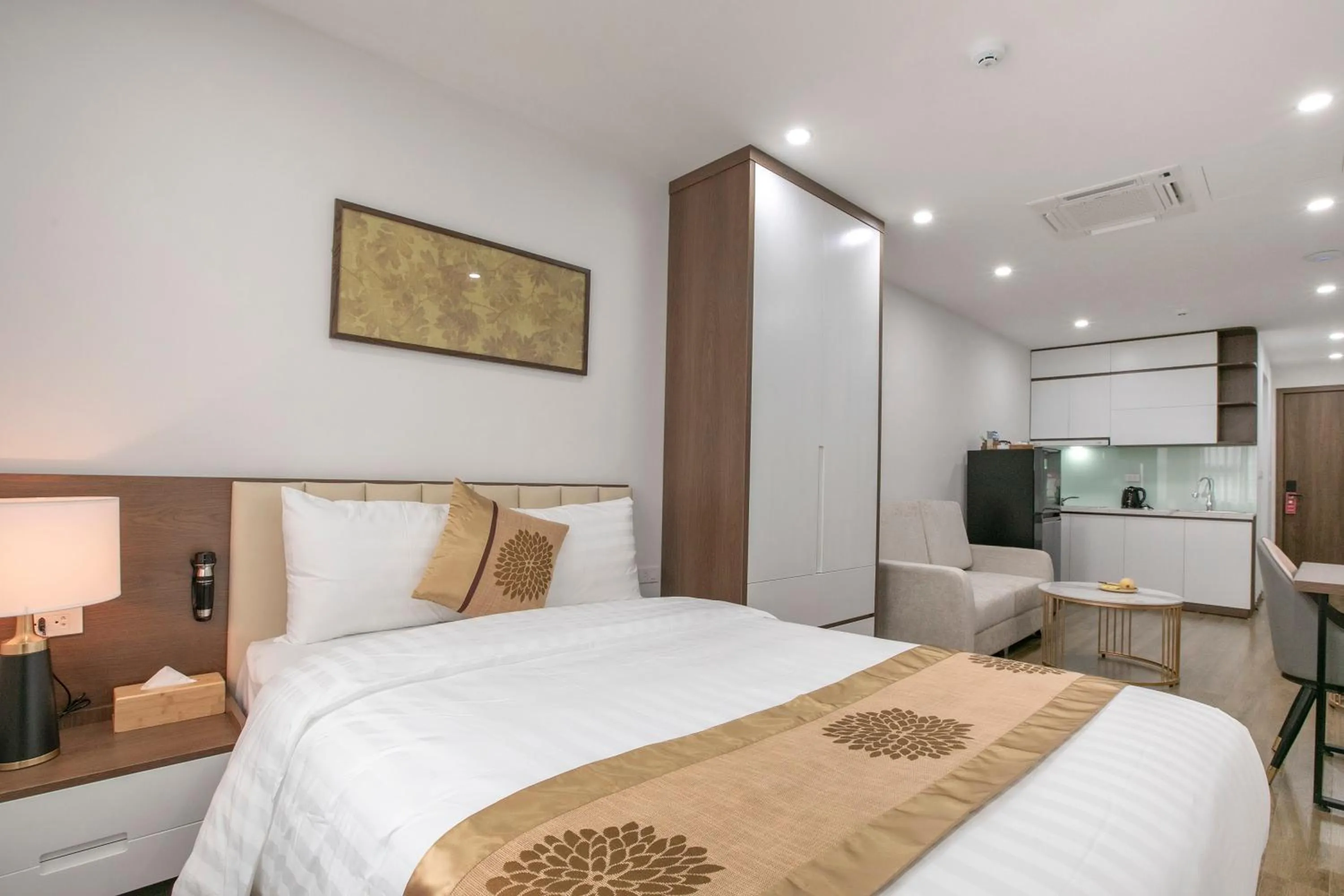 Bed in Reiwa Inn Apartment 80 Kim Ma Thuong