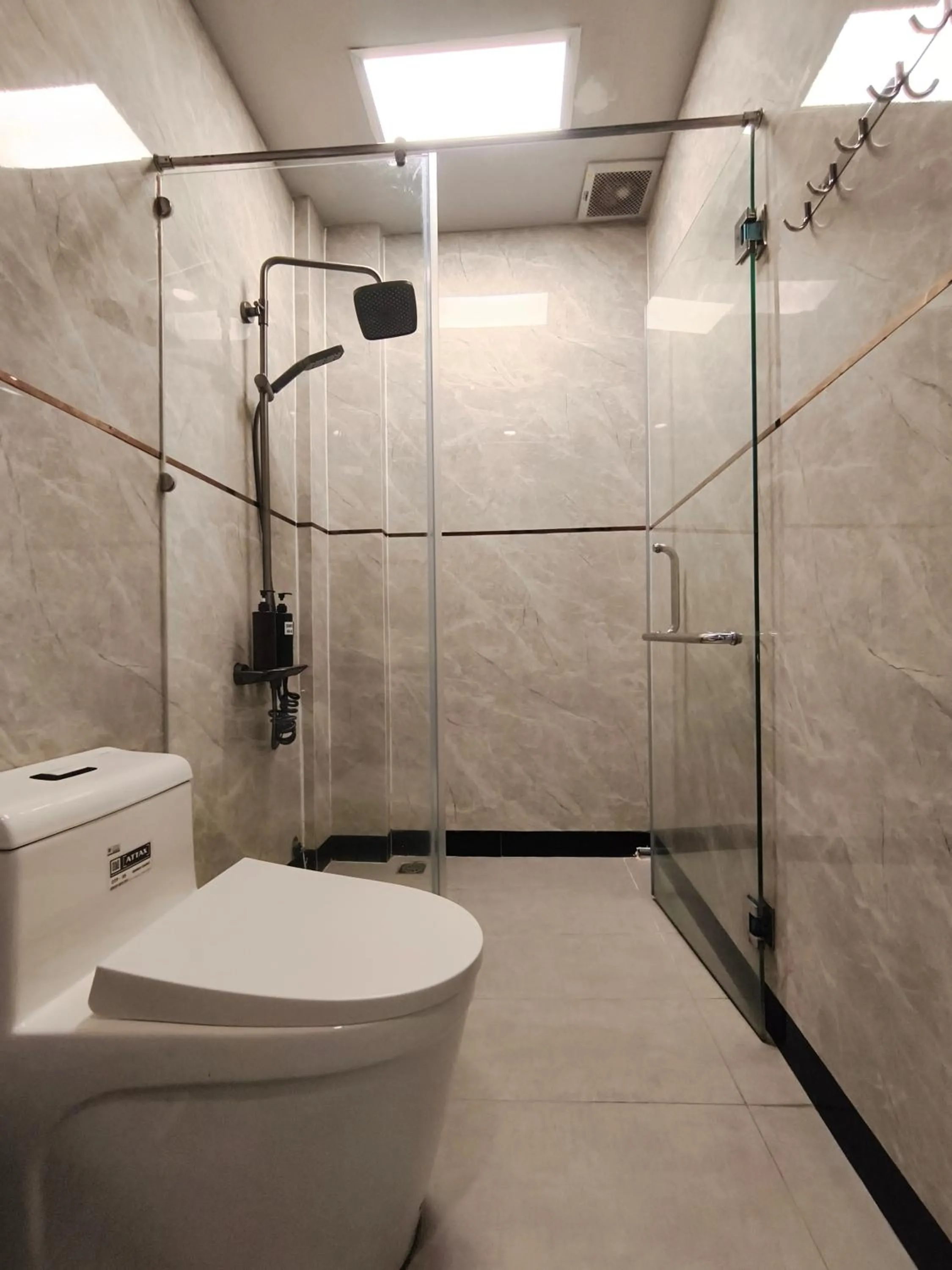 Shower in M&H Lux Hotel
