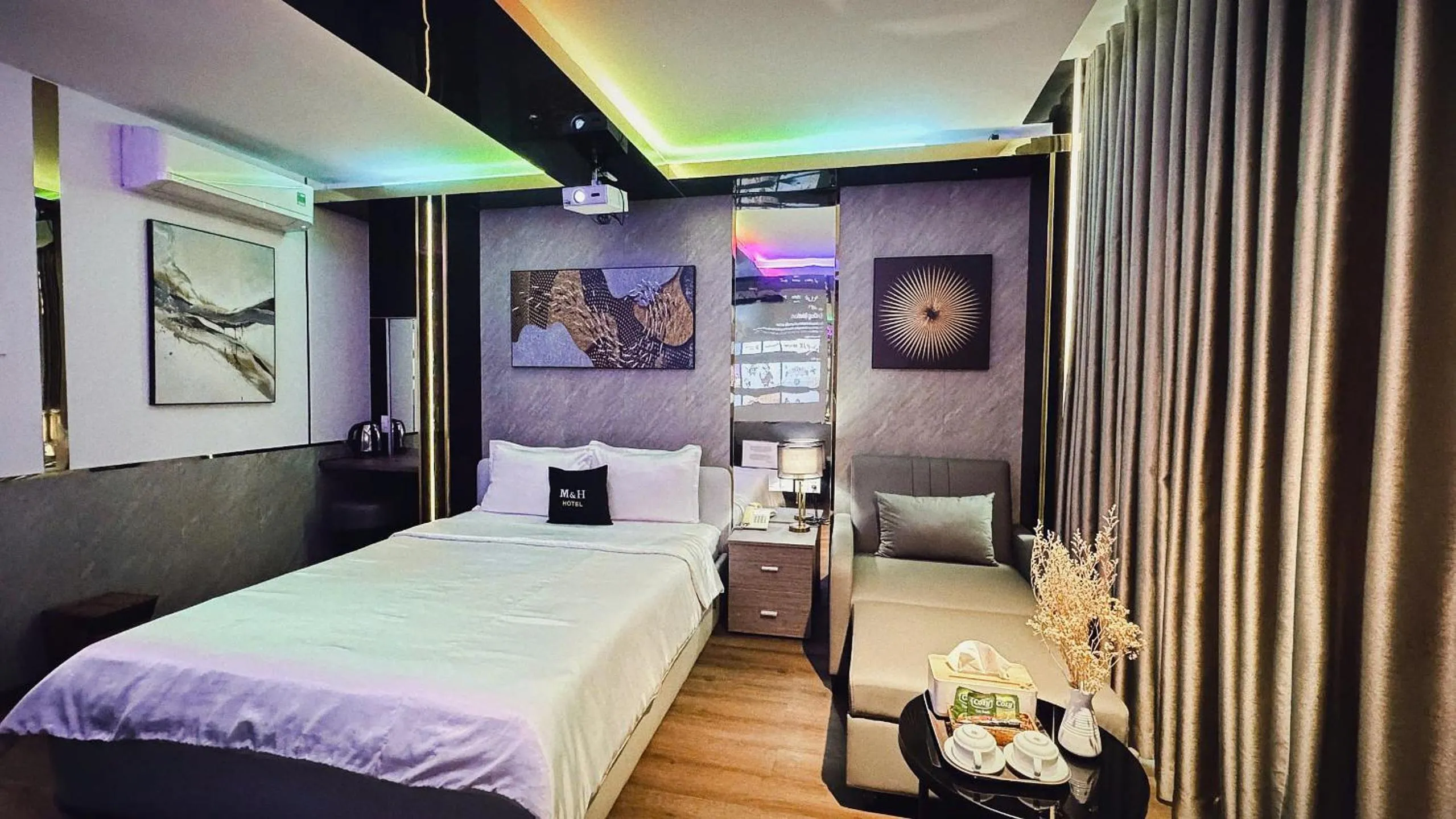 Photo of the whole room, Bed in M&H Lux Hotel