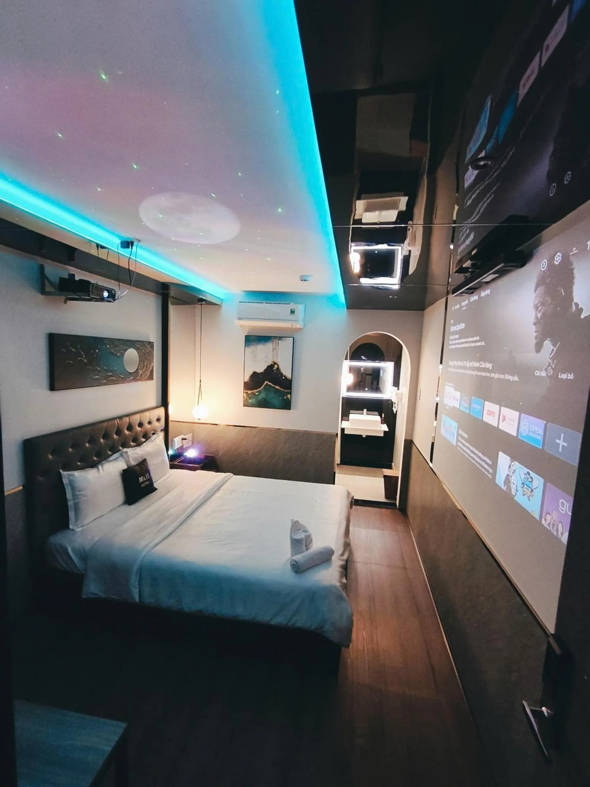 Photo of the whole room, Bed in M&H Lux Hotel