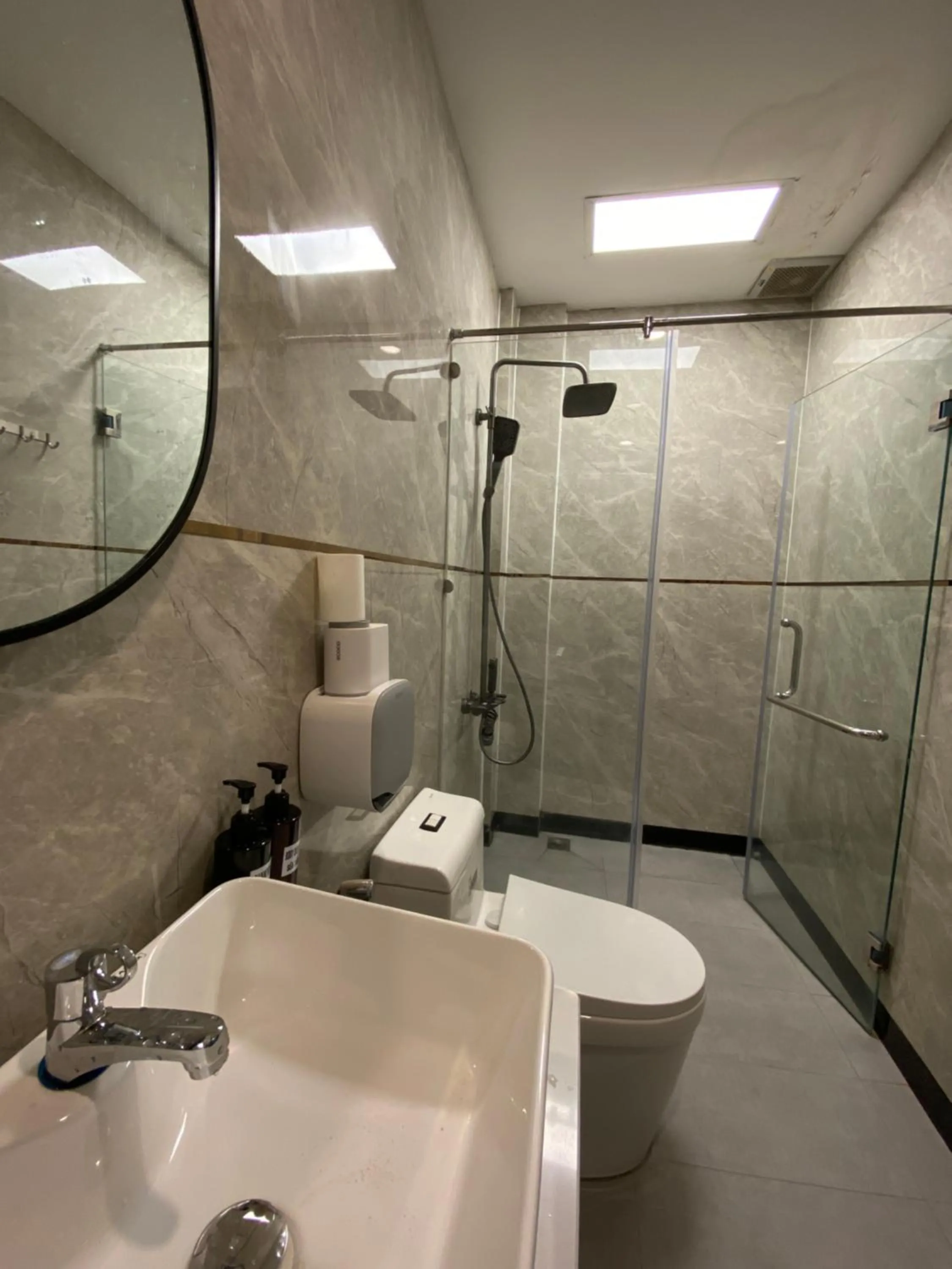 Shower in M&H Lux Hotel