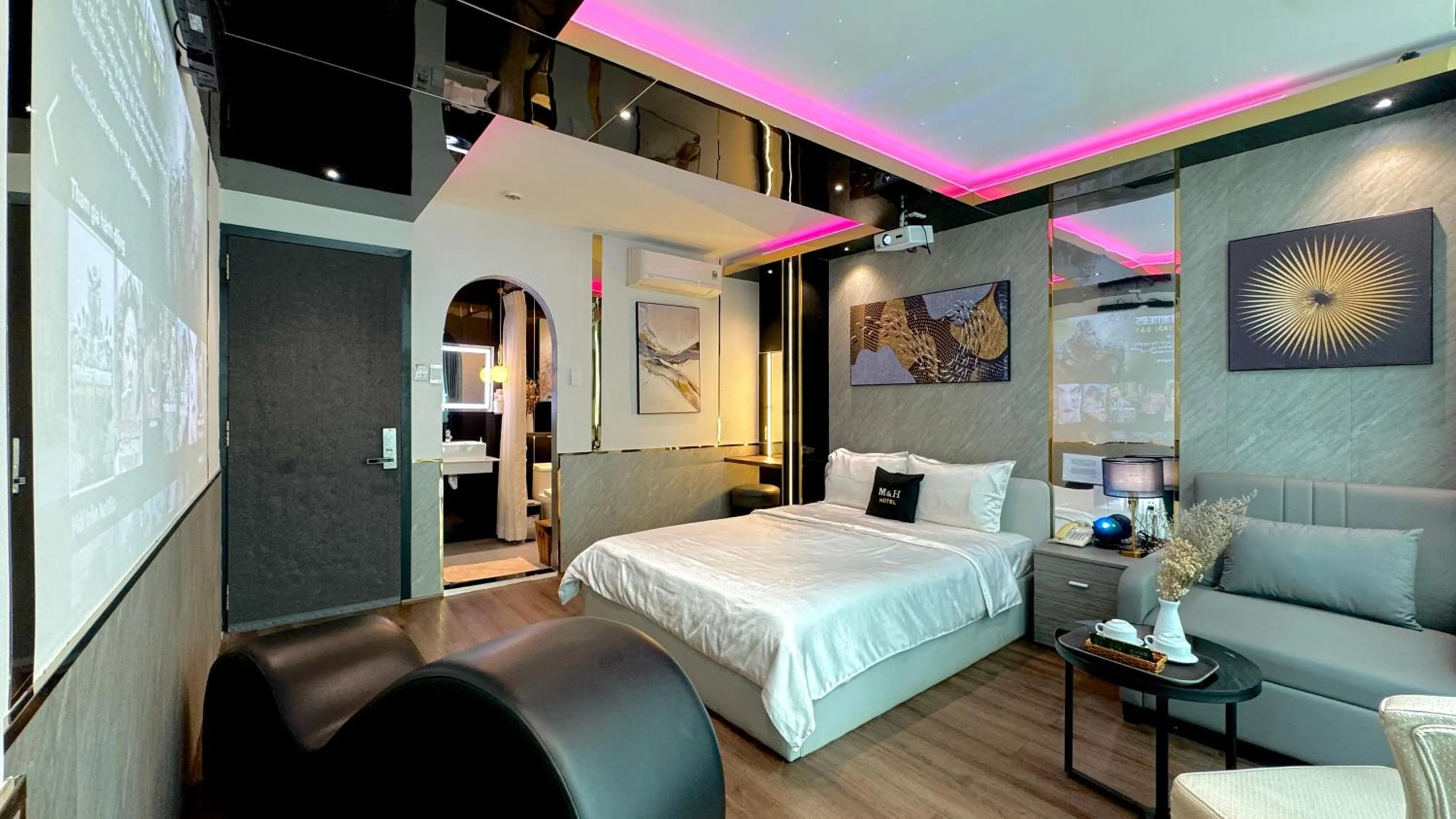 Photo of the whole room, Bed in M&H Lux Hotel