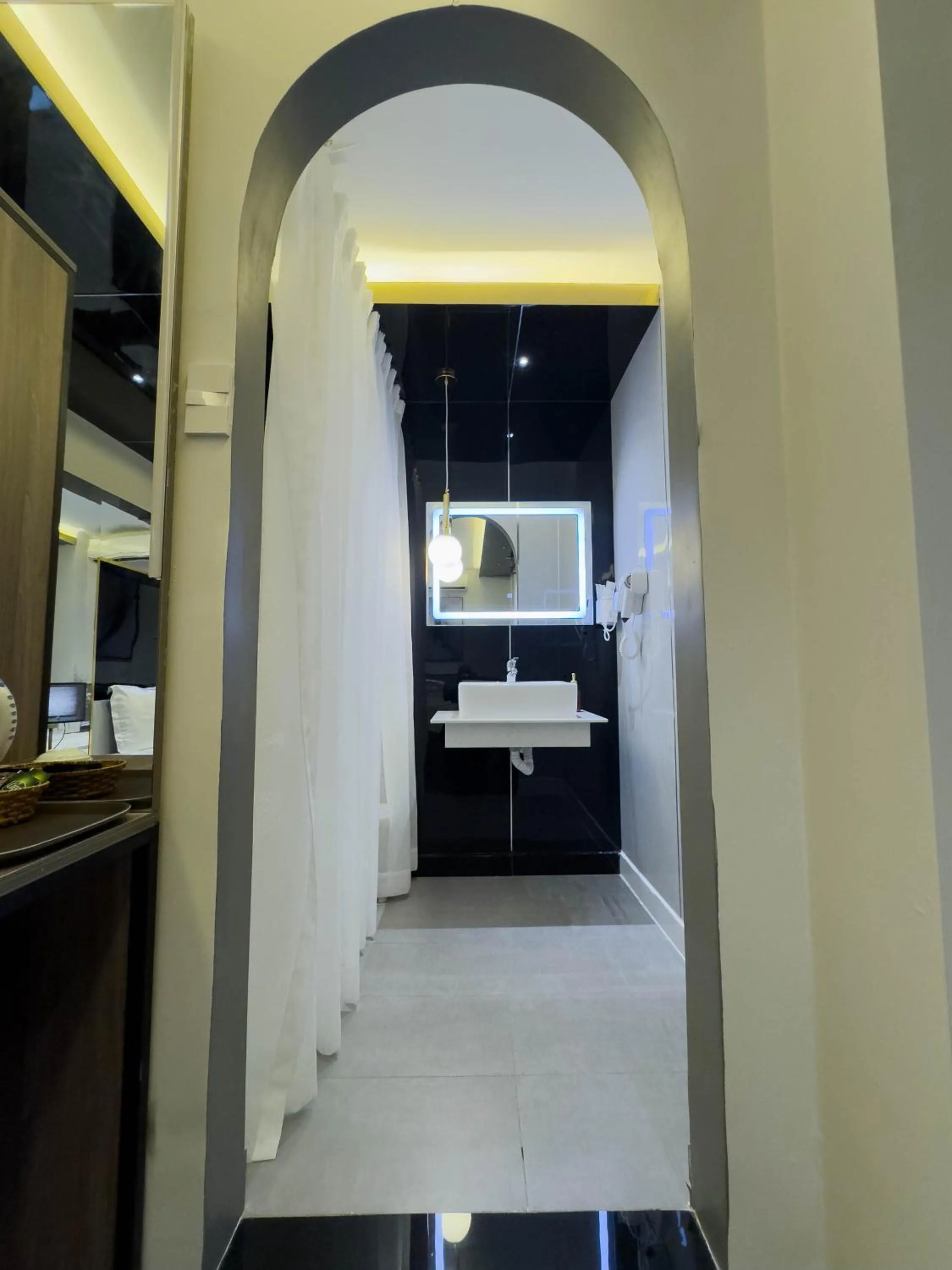 Shower in M&H Lux Hotel