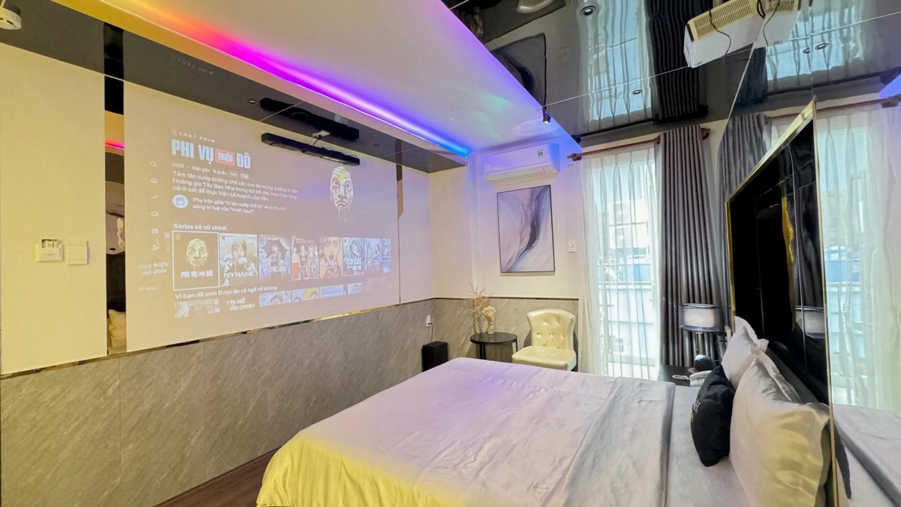 TV and multimedia, Bed in M&H Lux Hotel