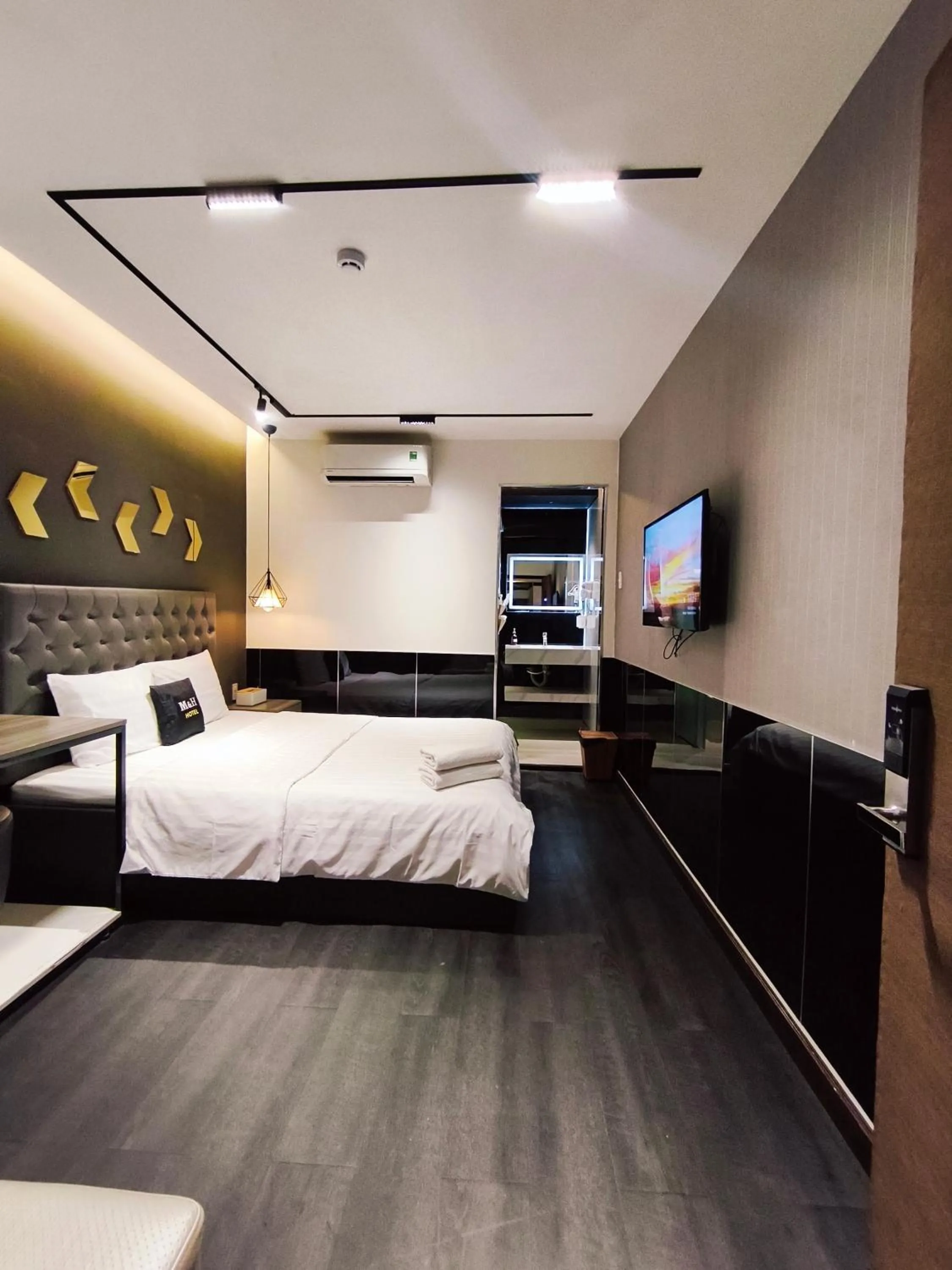Photo of the whole room, Bed in M&H Lux Hotel