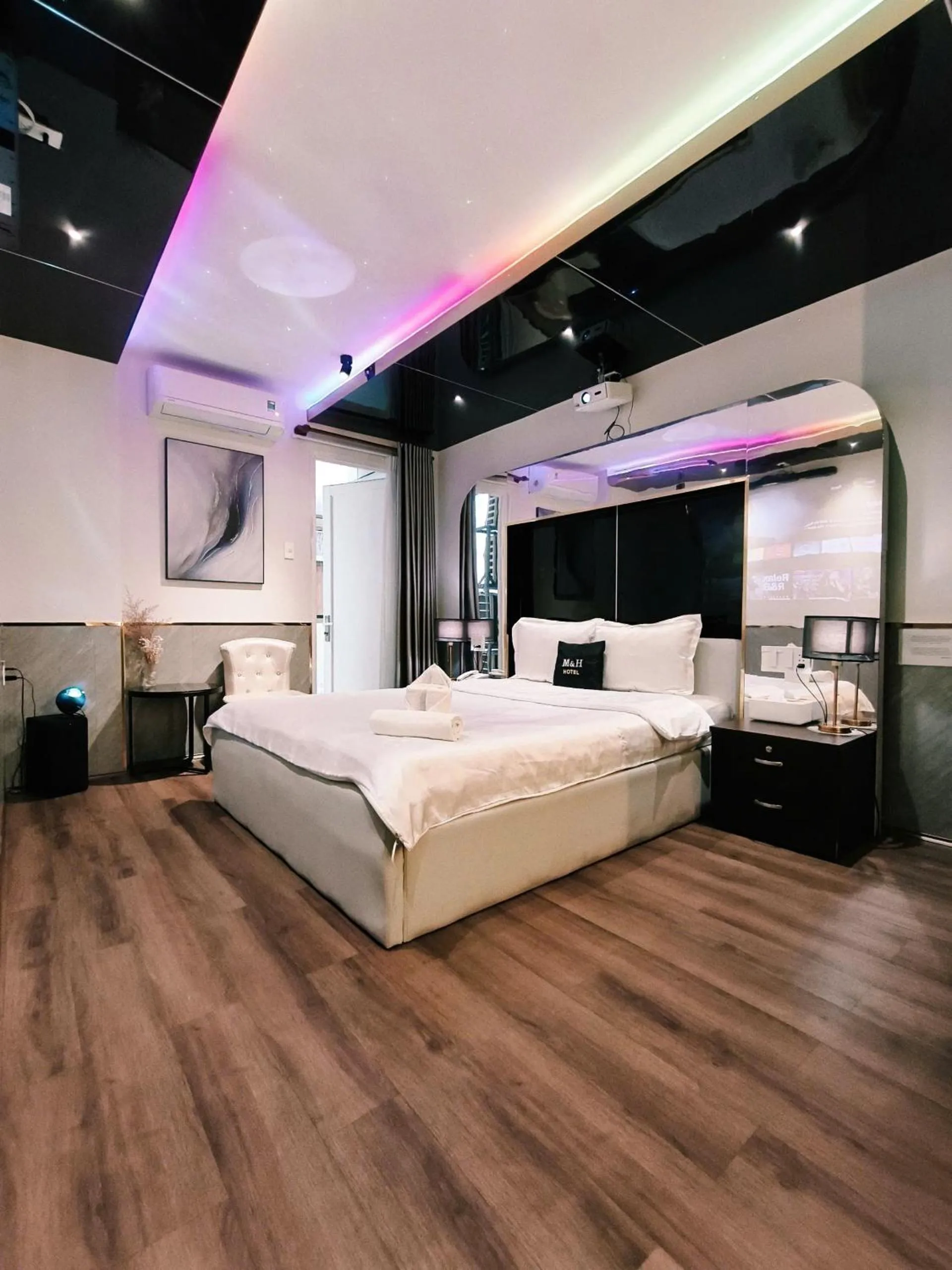 Photo of the whole room, Bed in M&H Lux Hotel