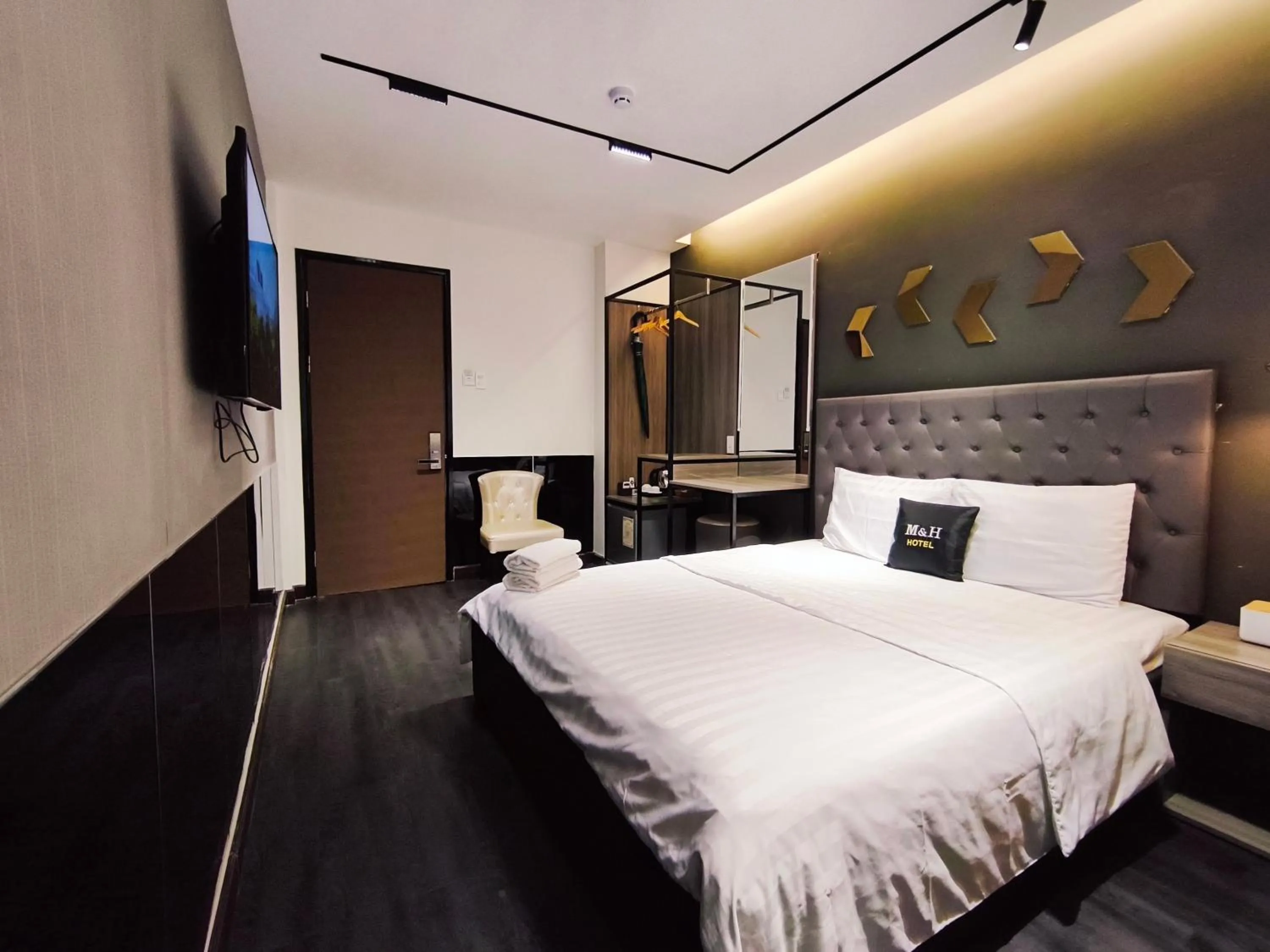 Photo of the whole room, Bed in M&H Lux Hotel