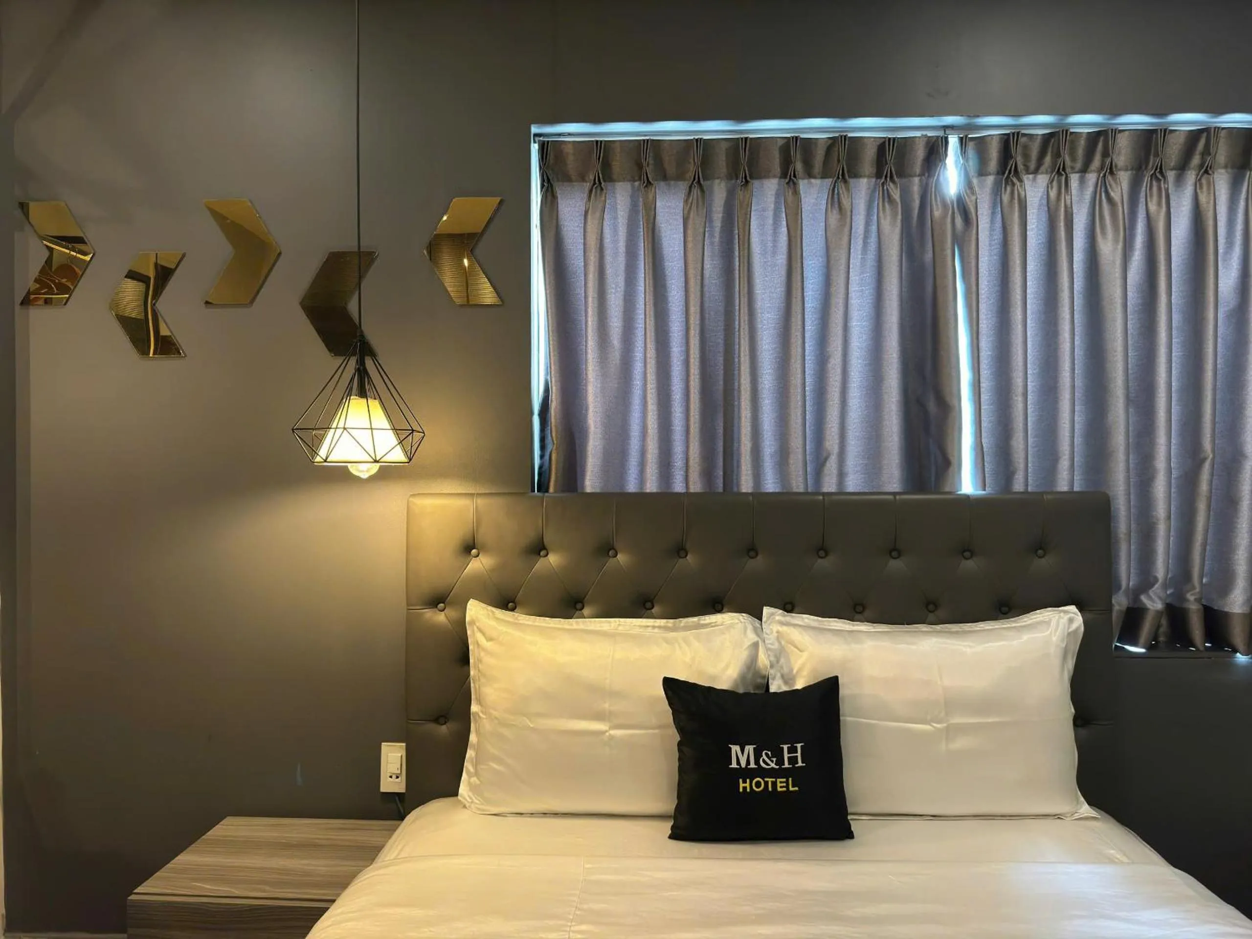 Bed in M&H Lux Hotel
