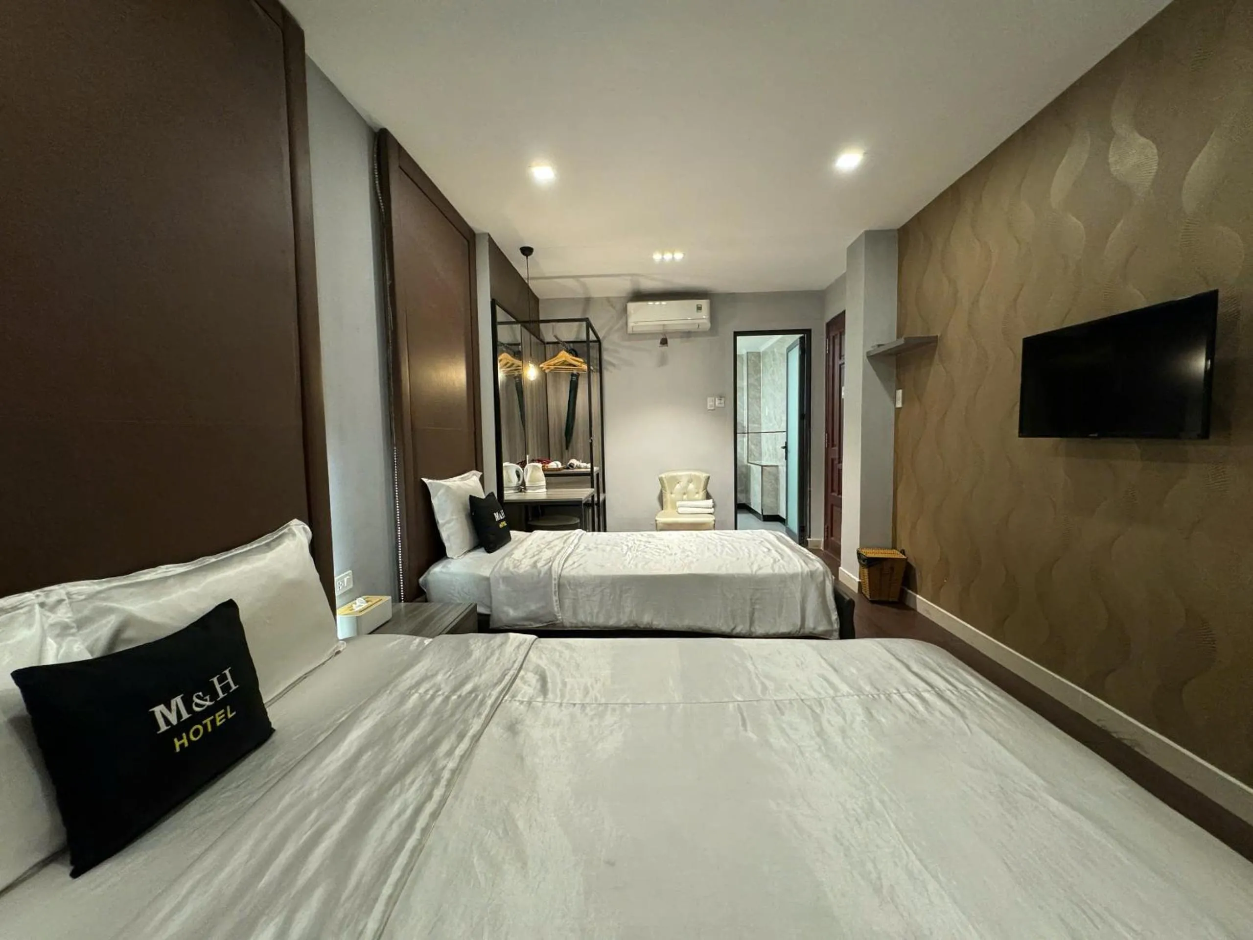 Photo of the whole room, Bed in M&H Lux Hotel