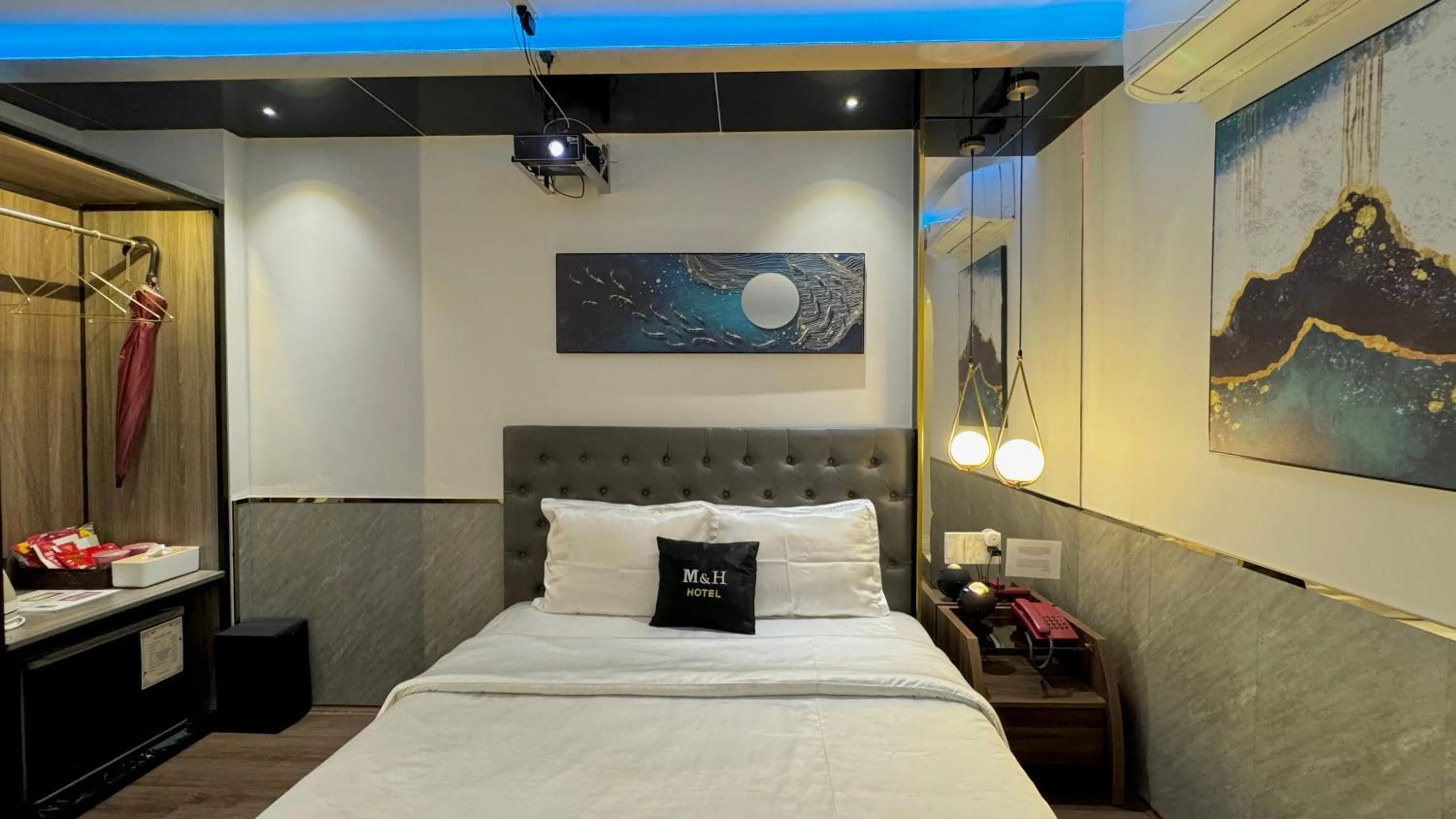 Bed in M&H Lux Hotel