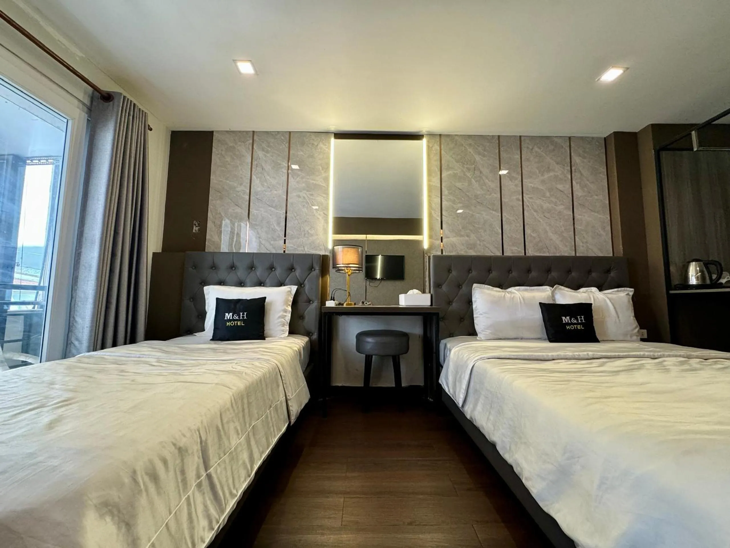 Bed in M&H Lux Hotel
