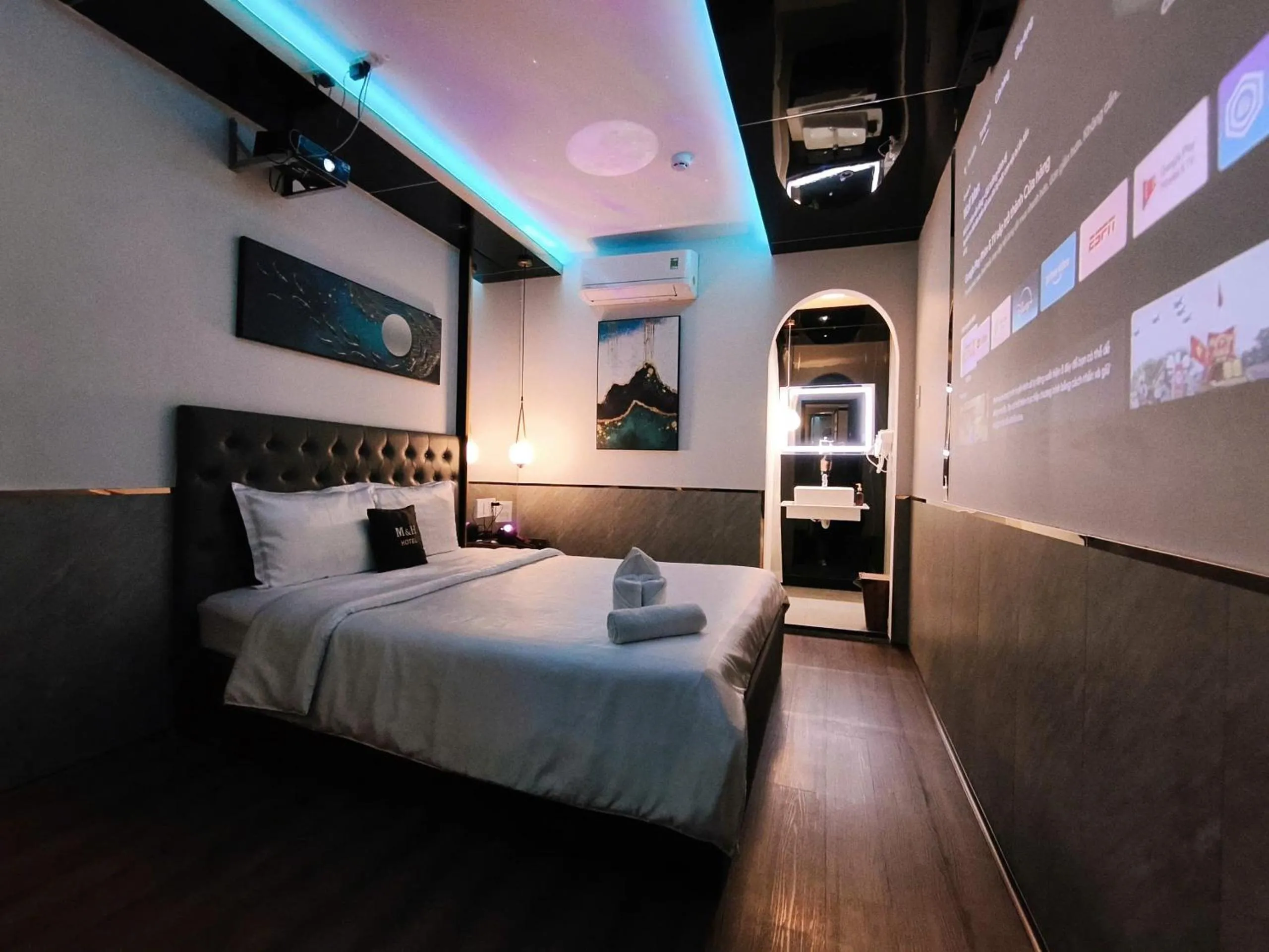 Photo of the whole room, Bed in M&H Lux Hotel