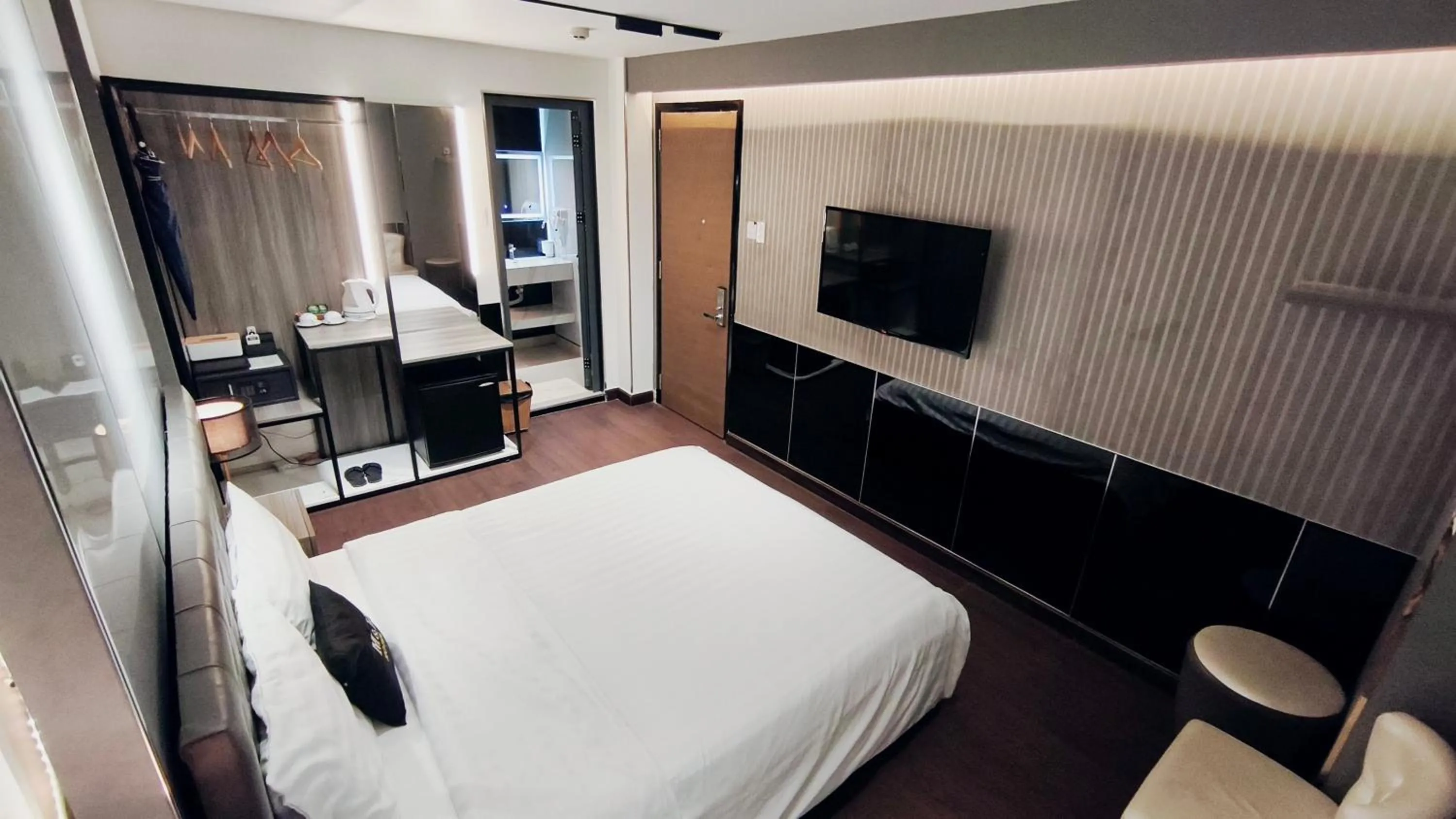 Photo of the whole room, Bed in M&H Lux Hotel