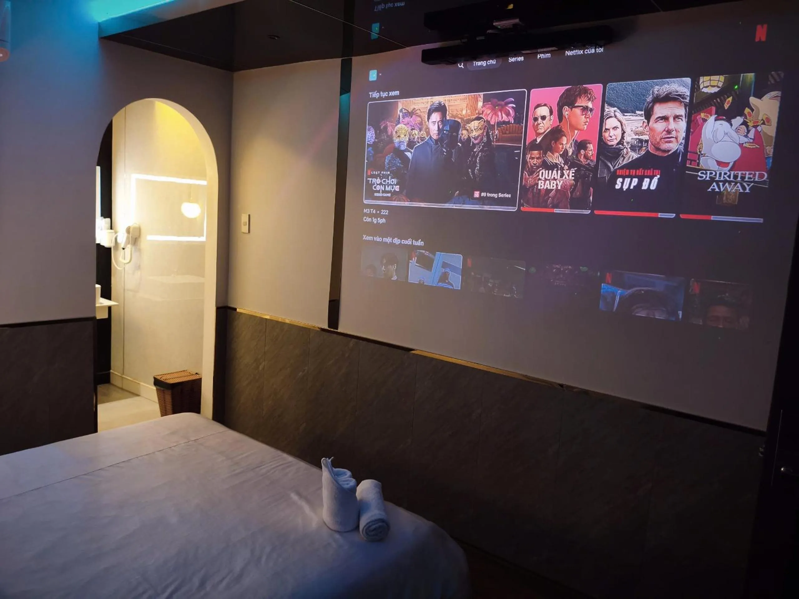 TV and multimedia, Bed in M&H Lux Hotel