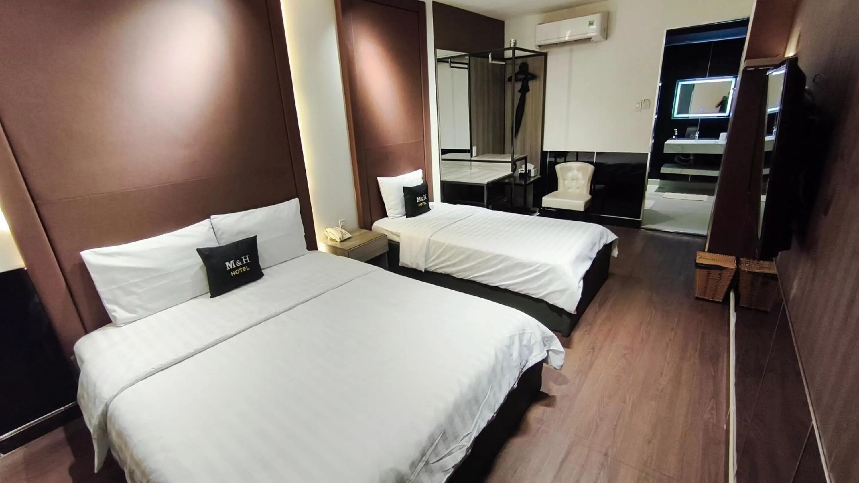 Photo of the whole room, Bed in M&H Lux Hotel
