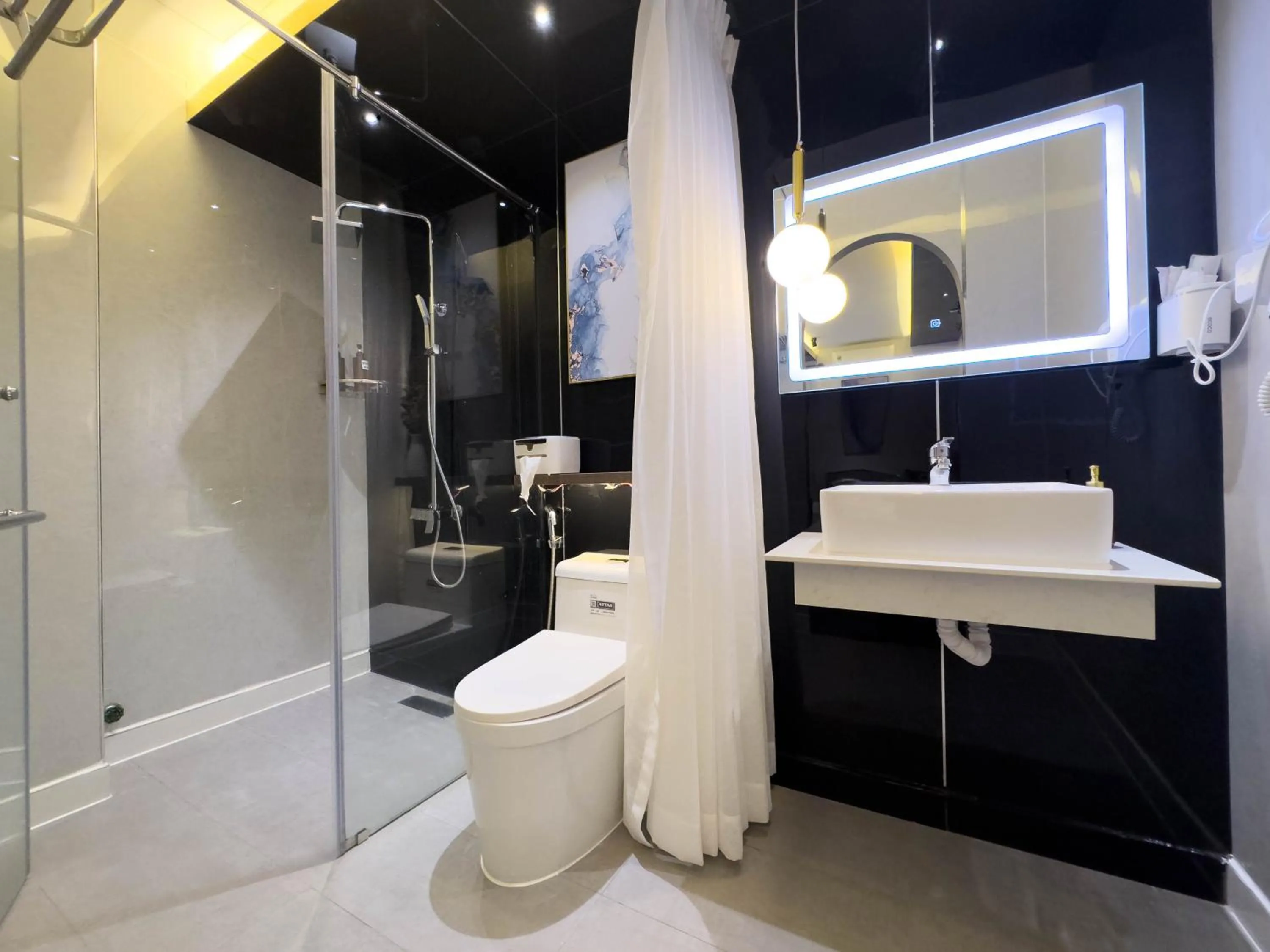 Shower in M&H Lux Hotel