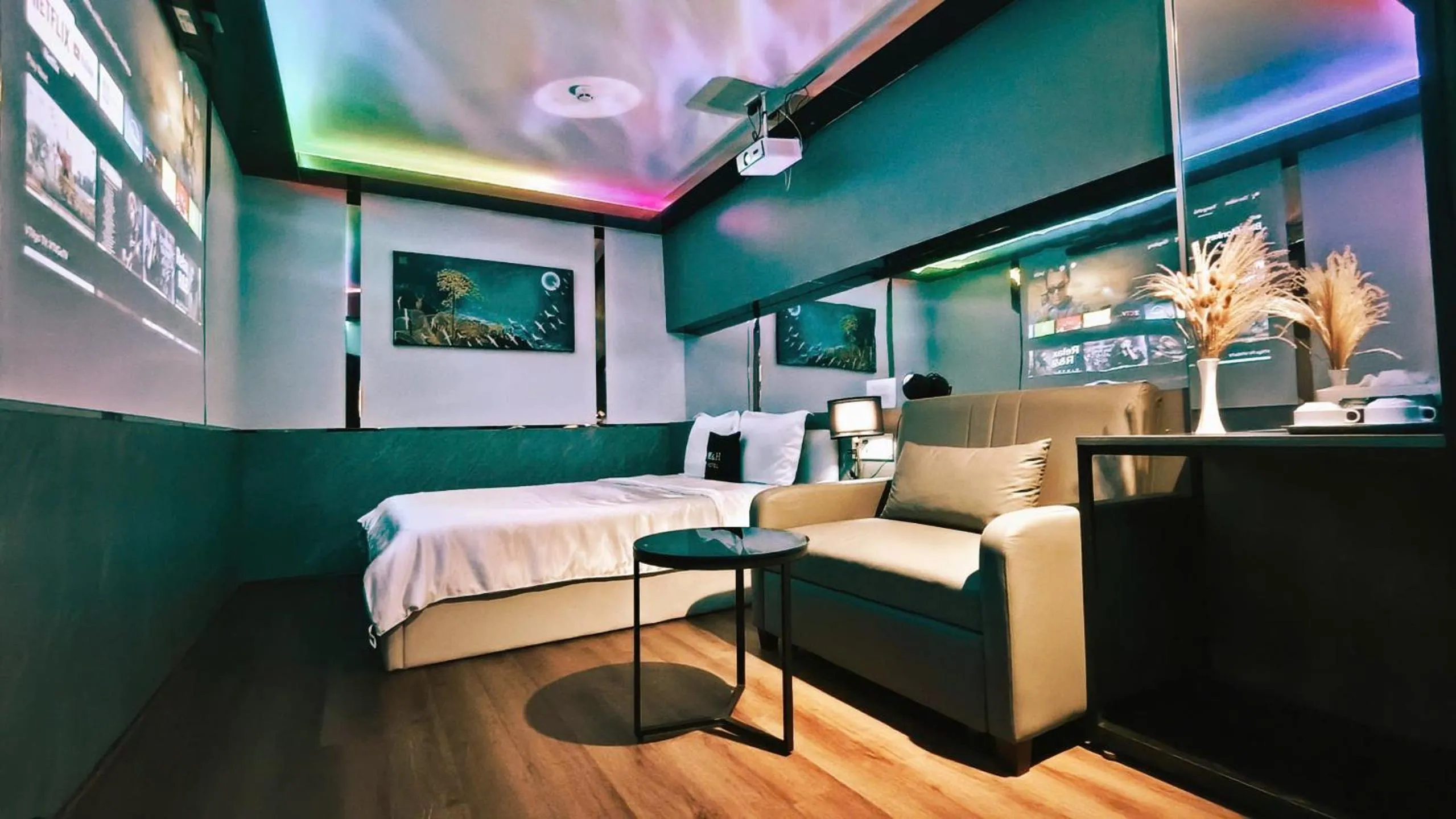 Photo of the whole room, Bed in M&H Lux Hotel