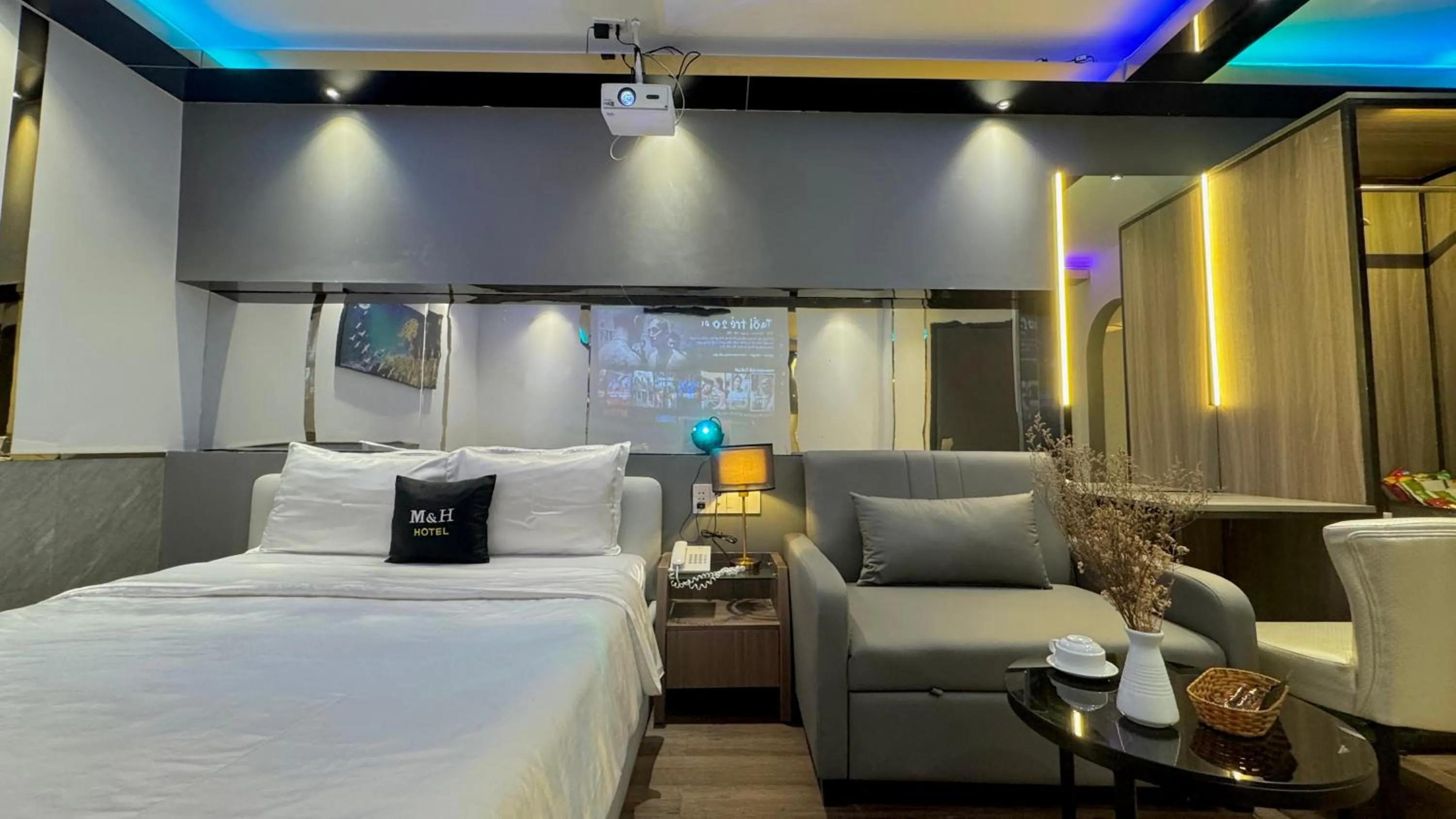Photo of the whole room, Bed in M&H Lux Hotel
