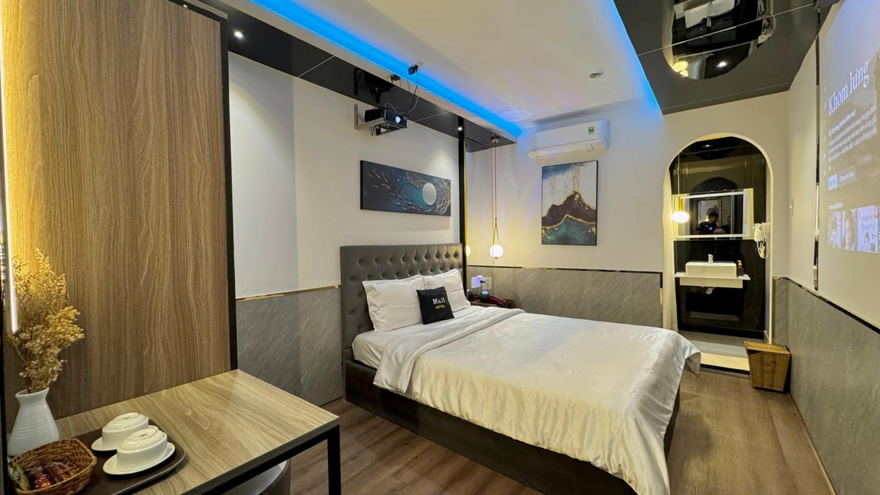 Photo of the whole room, Bed in M&H Lux Hotel