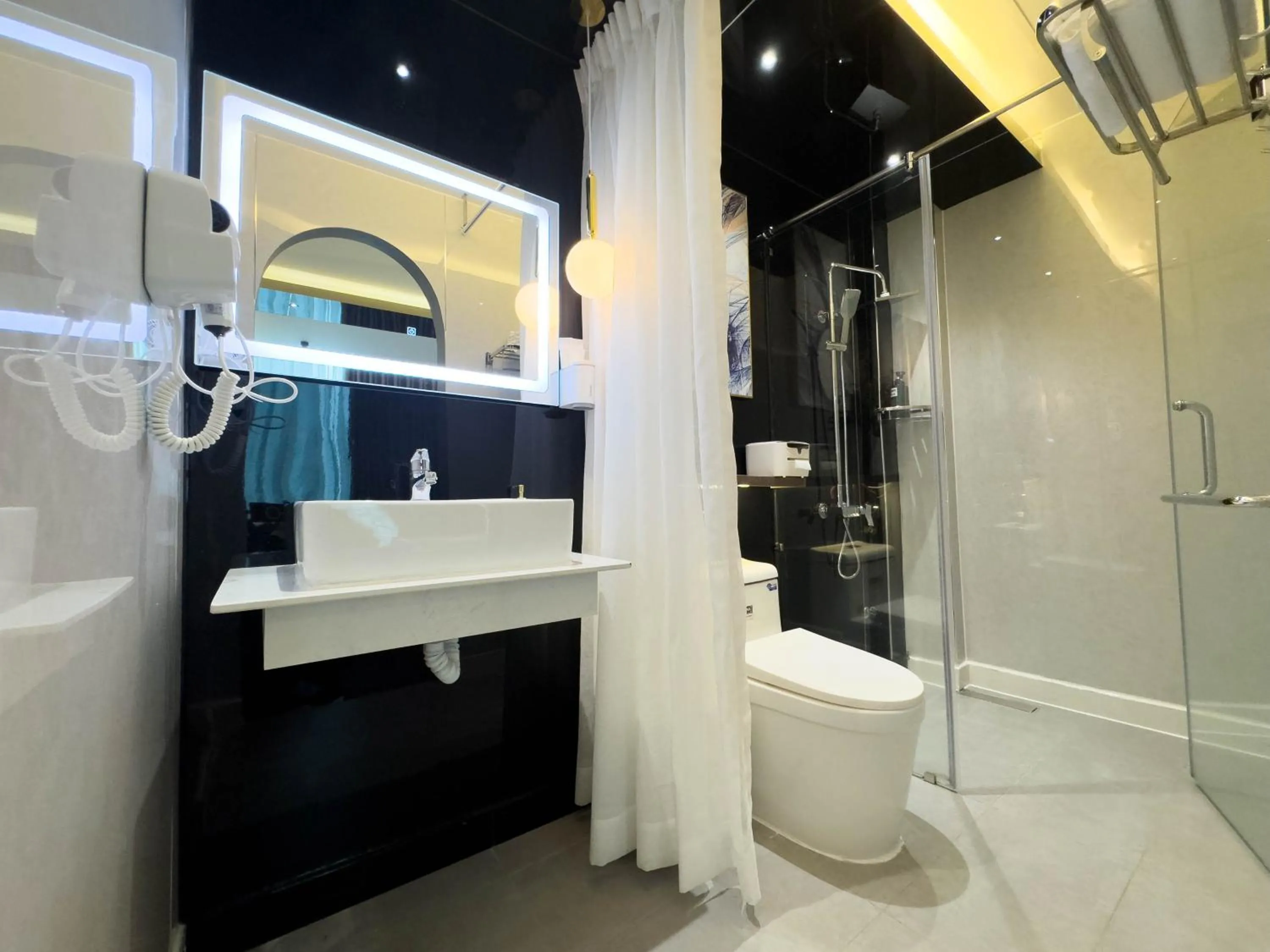 Shower in M&H Lux Hotel