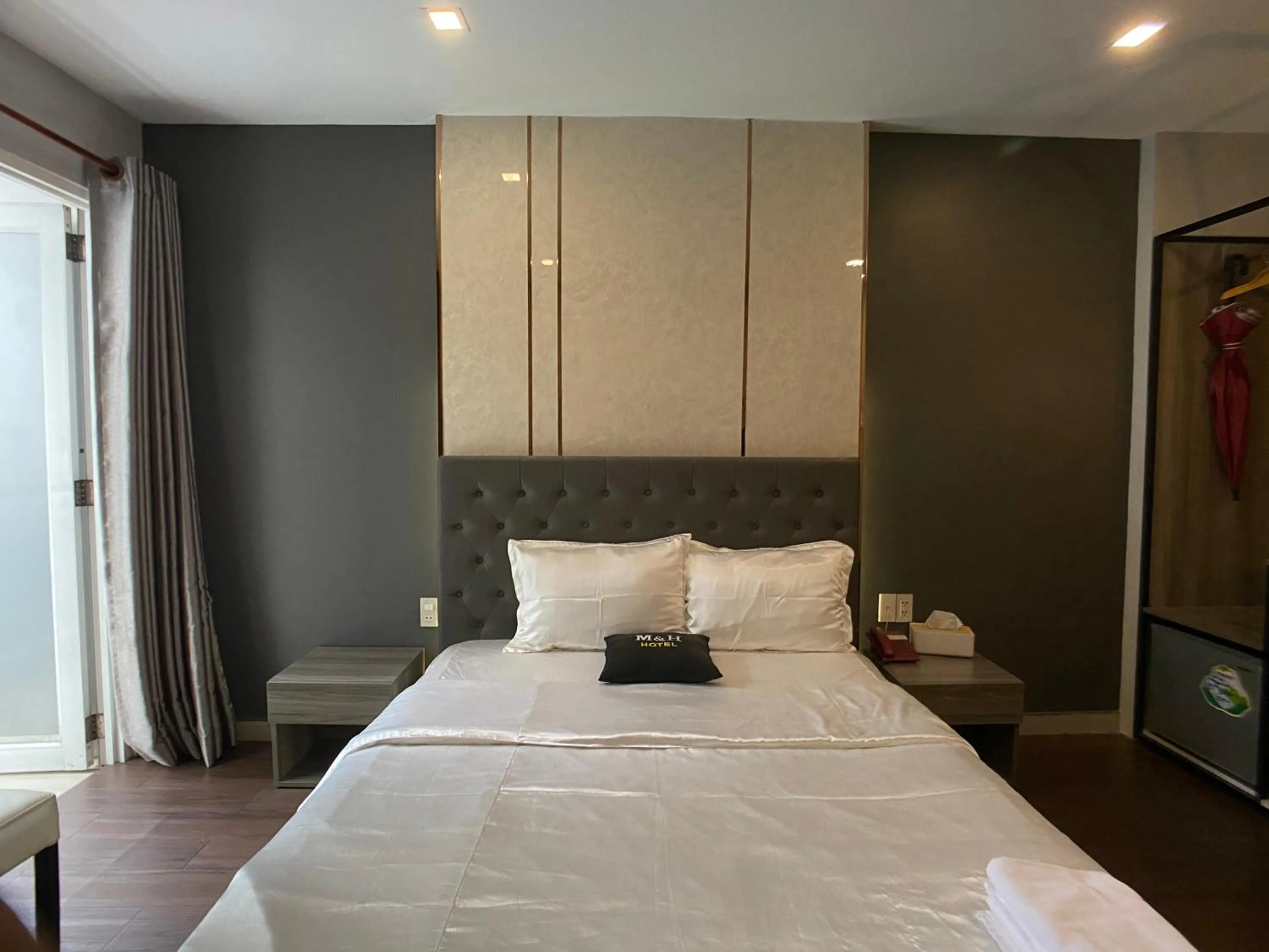 Bed in M&H Lux Hotel