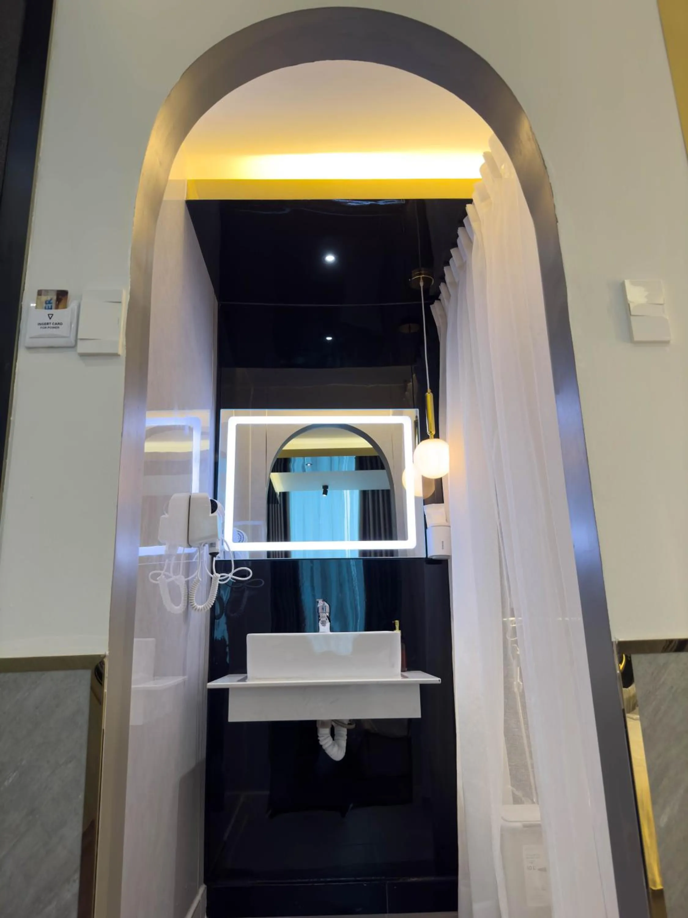 Shower in M&H Lux Hotel