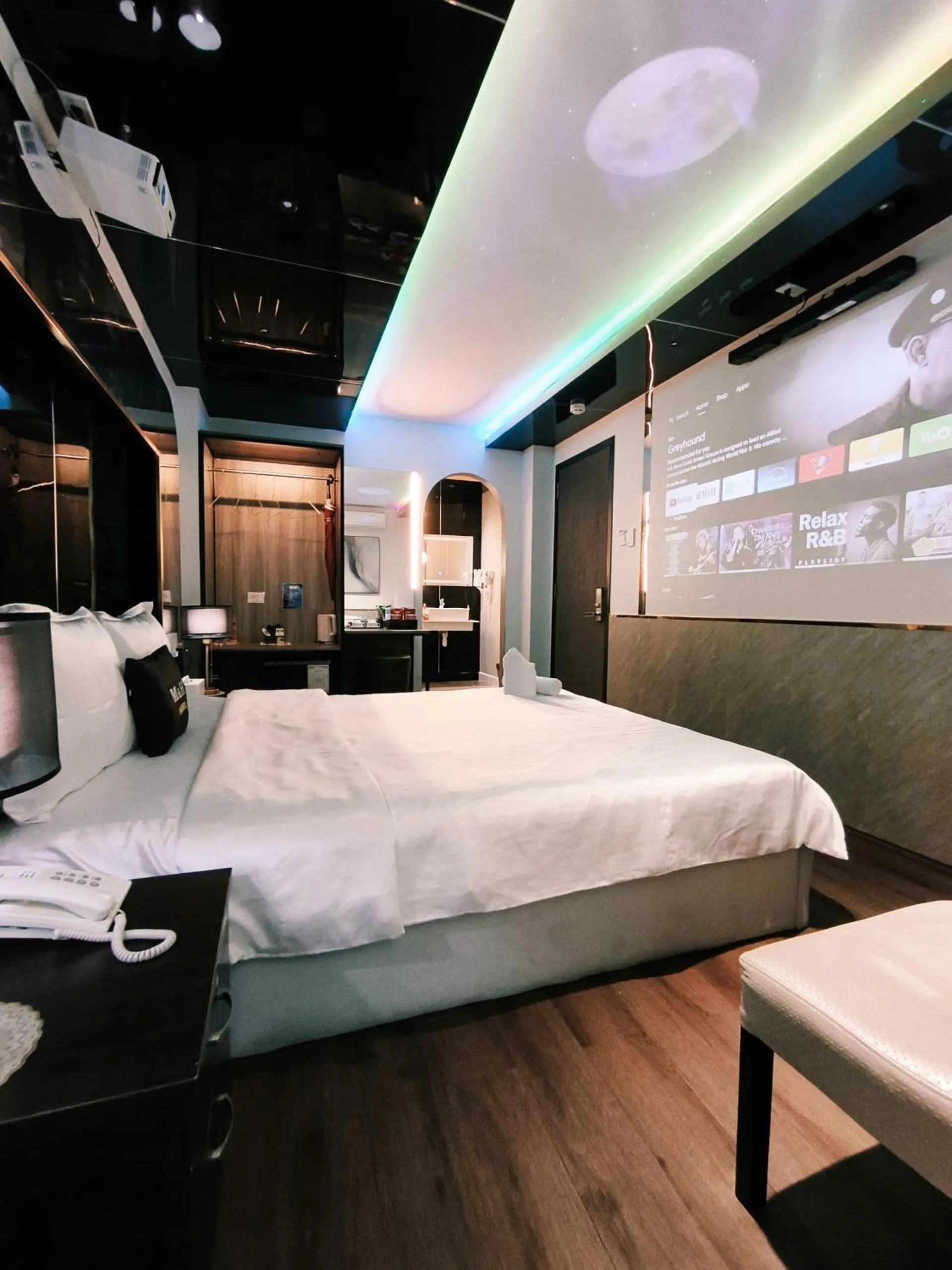 Photo of the whole room, Bed in M&H Lux Hotel