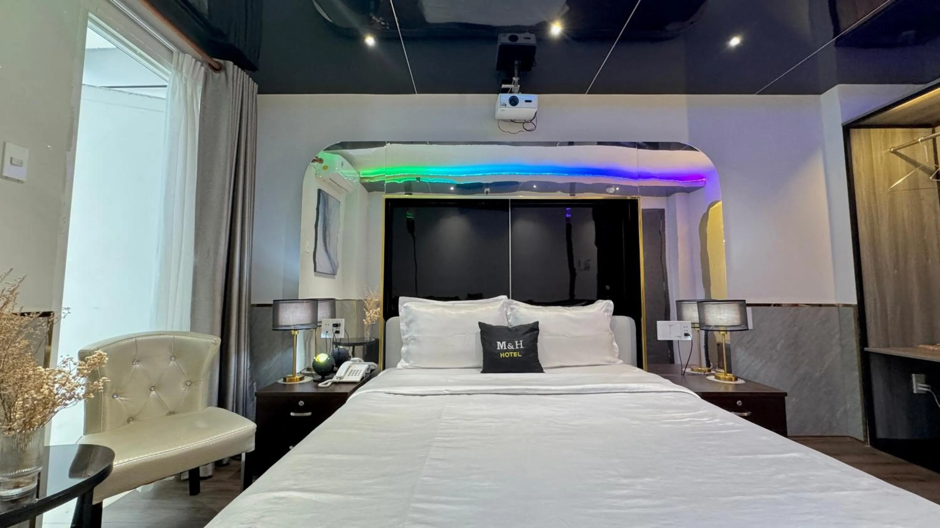 Bed in M&H Lux Hotel