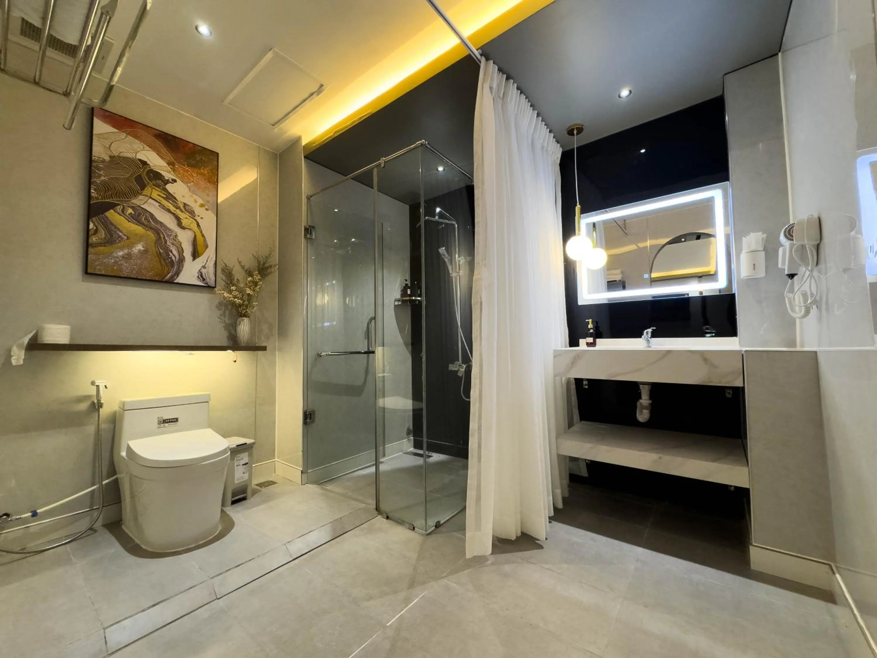 Shower in M&H Lux Hotel
