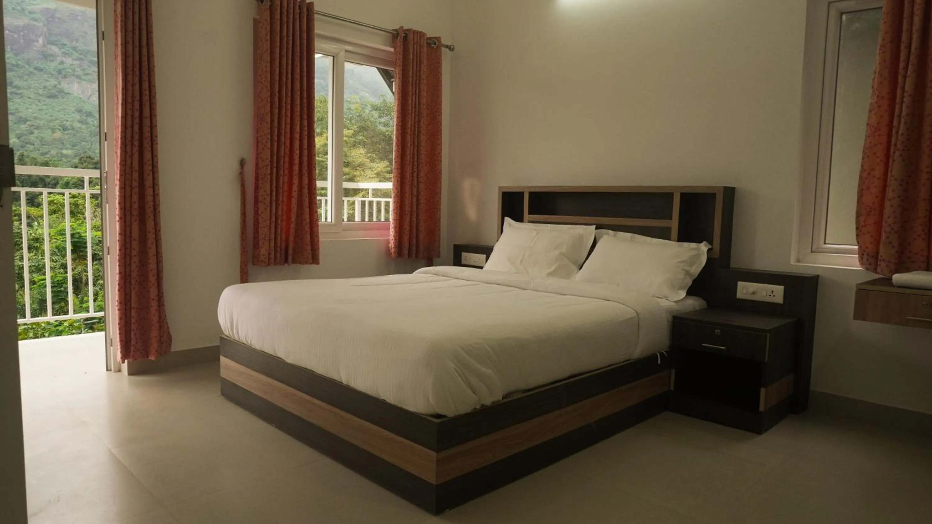 Bed in Rains Valley Resort By Teal Luxury Stays