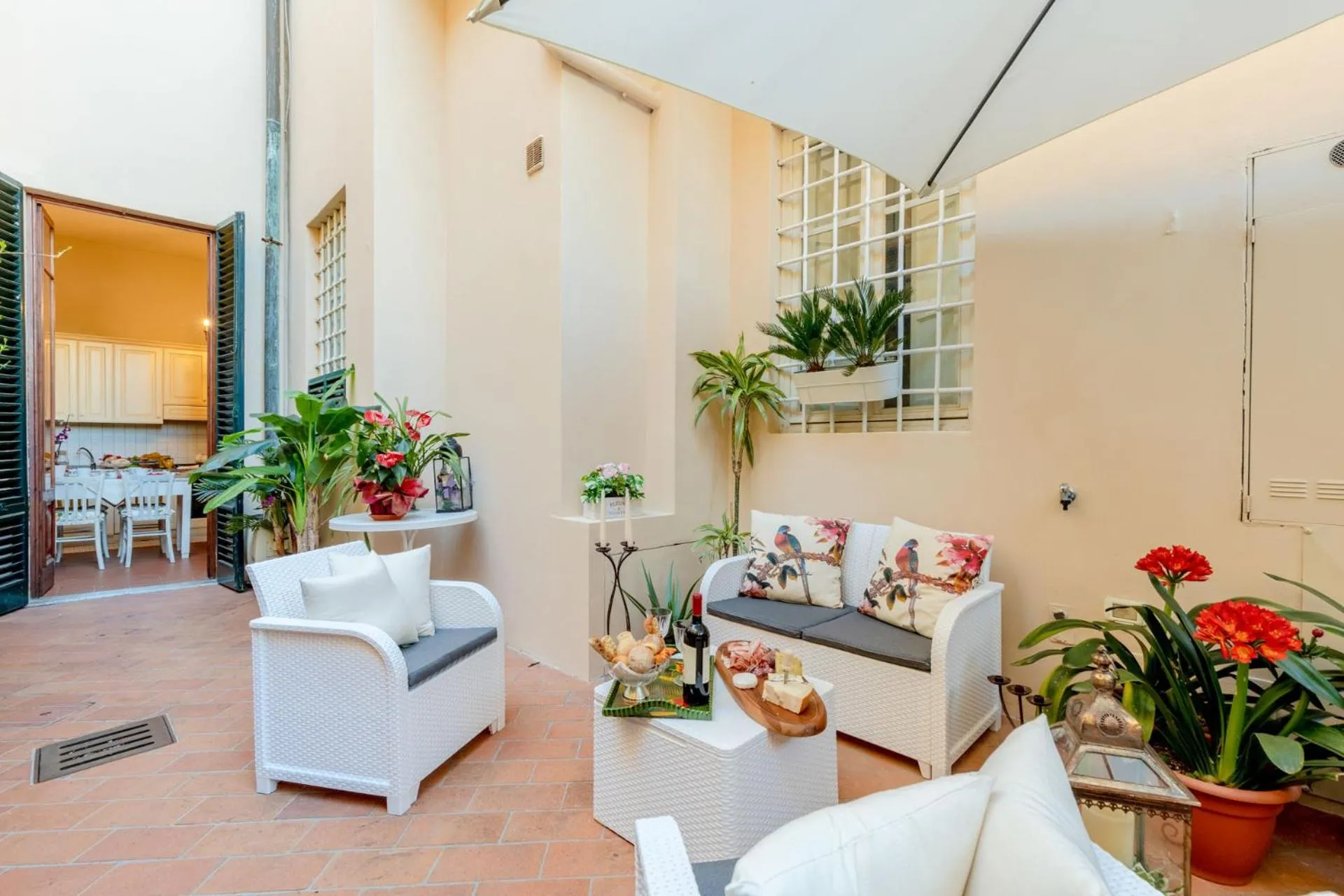 The Garden Along The Stream, romantic apartment Lucca