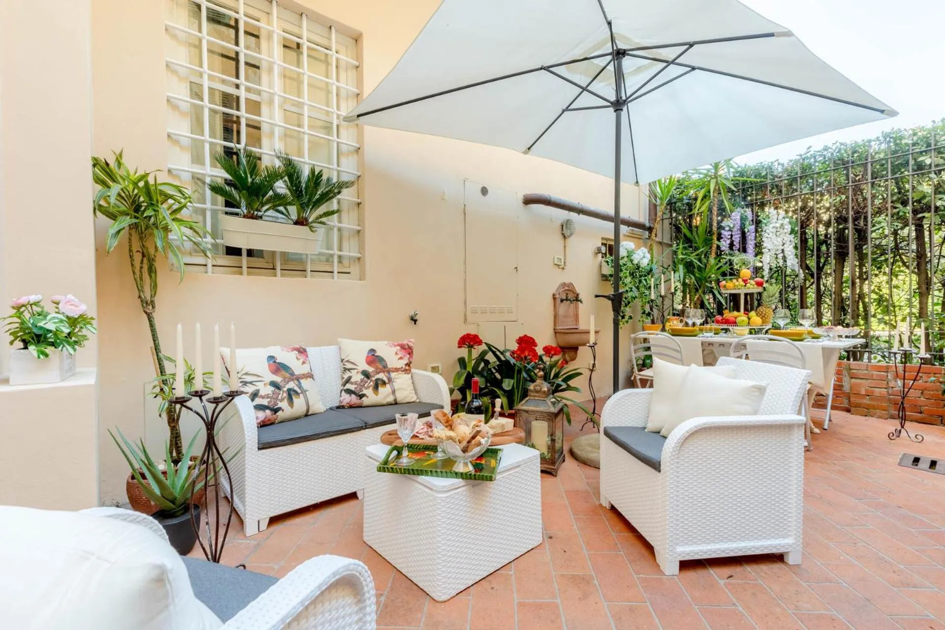 The Garden Along The Stream, romantic apartment Lucca